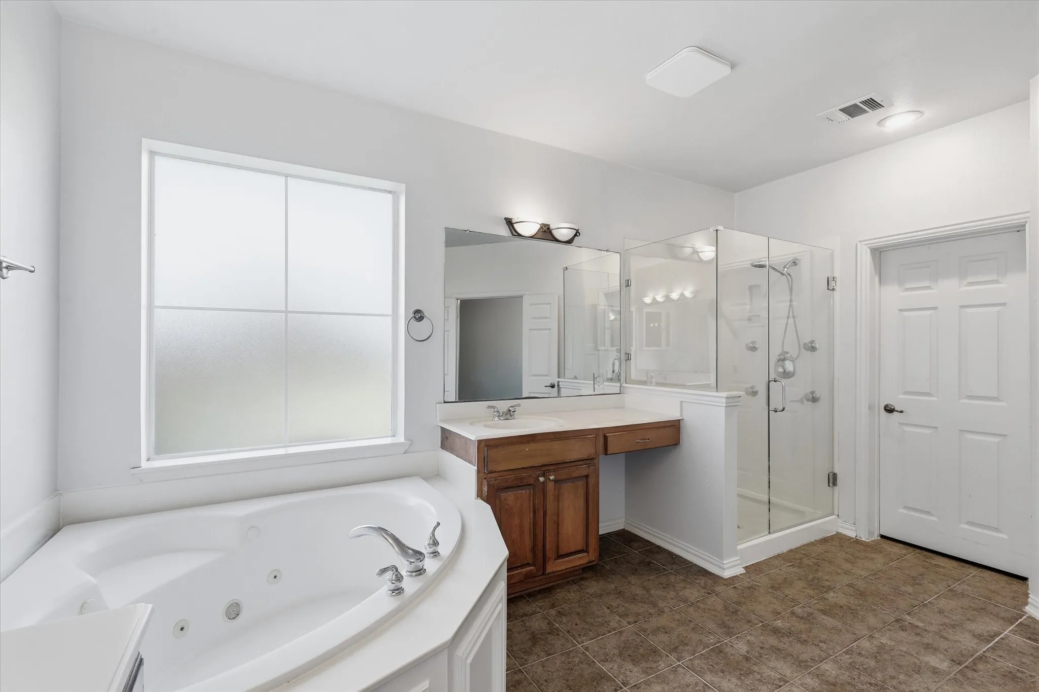 Single Family Residence For Rent in Collin County , 3908 Moonbeam Court, Plano, Texas 75074, 5 Bedroom, 4 Bathroom, 2 Garage spaces, 4,469 Sqft, built in 2004, mls#21409253, Real Estate Agent in Plano, Homes For Rent in Collin county, Homes For Rent in Plano, Realtor in Plano Texas, Real Estate Brokerage Independent Realty Texas, Luminita Cordes Realtor