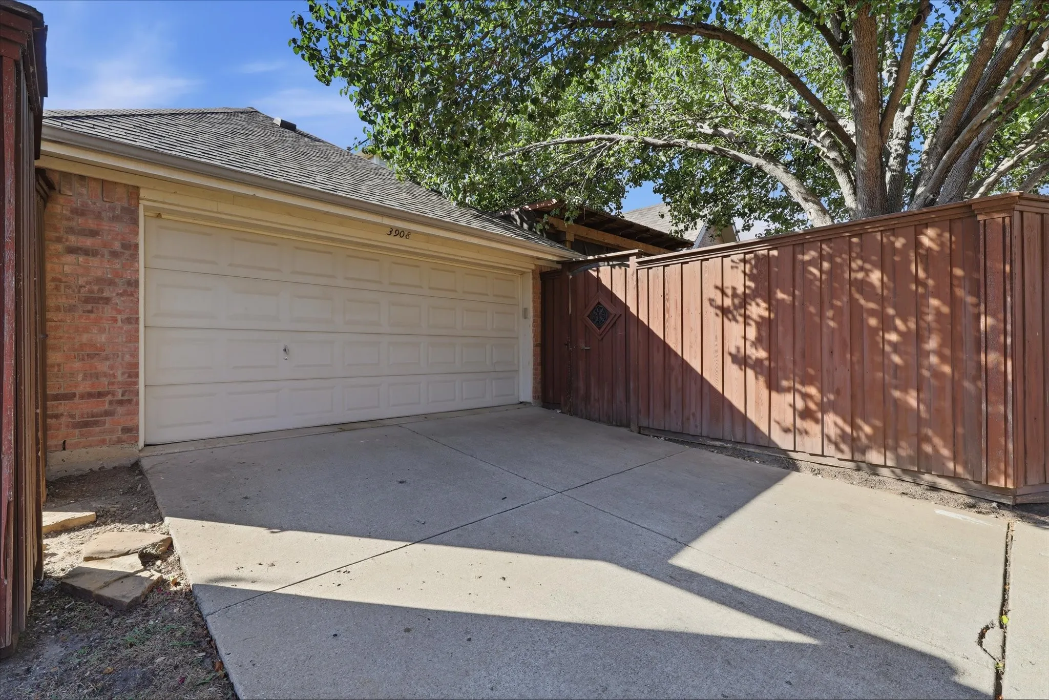 Single Family Residence For Rent in Collin County , 3908 Moonbeam Court, Plano, Texas 75074, 5 Bedroom, 4 Bathroom, 2 Garage spaces, 4,469 Sqft, built in 2004, mls#21409253, Real Estate Agent in Plano, Homes For Rent in Collin county, Homes For Rent in Plano, Realtor in Plano Texas, Real Estate Brokerage Independent Realty Texas, Luminita Cordes Realtor