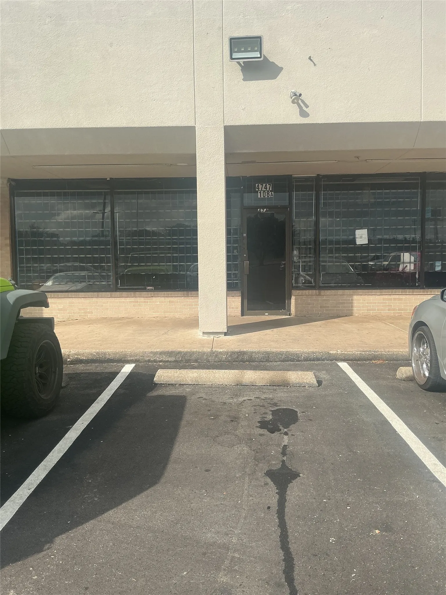 Retail For Rent in Dallas County , 4737 Village Fair Drive 108A, Dallas, Texas 75224, 0, 0, Garage spaces, 3,170 Sqft, built in 1972, mls#21414265, Real Estate Agent in Dallas, Homes For Rent in Dallas county, Homes For Rent in Dallas, Realtor in Dallas Texas, Real Estate Brokerage Independent Realty Texas, Luminita Cordes Realtor