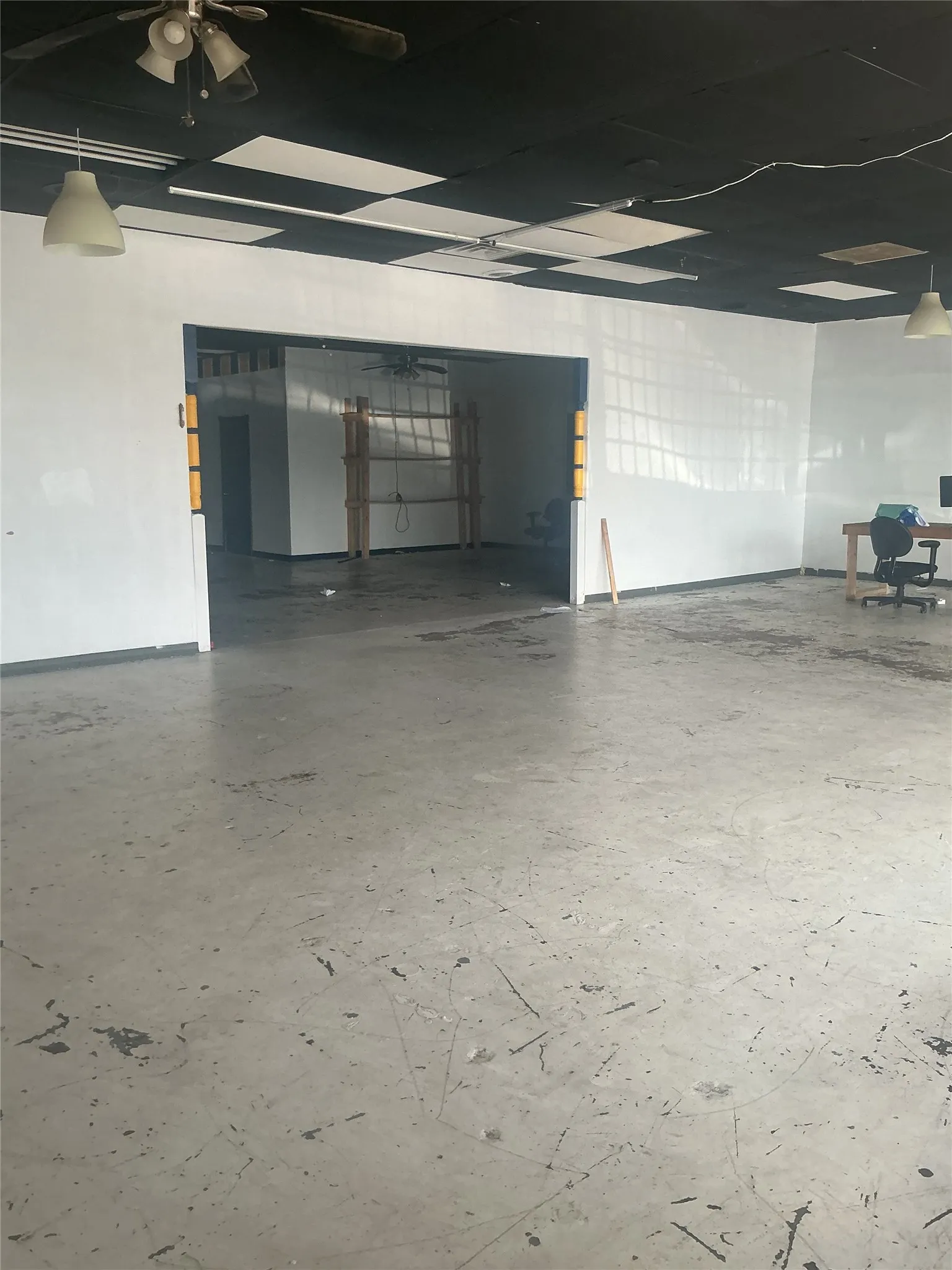 Retail For Rent in Dallas County , 4737 Village Fair Drive 108A, Dallas, Texas 75224, 0, 0, Garage spaces, 3,170 Sqft, built in 1972, mls#21414265, Real Estate Agent in Dallas, Homes For Rent in Dallas county, Homes For Rent in Dallas, Realtor in Dallas Texas, Real Estate Brokerage Independent Realty Texas, Luminita Cordes Realtor