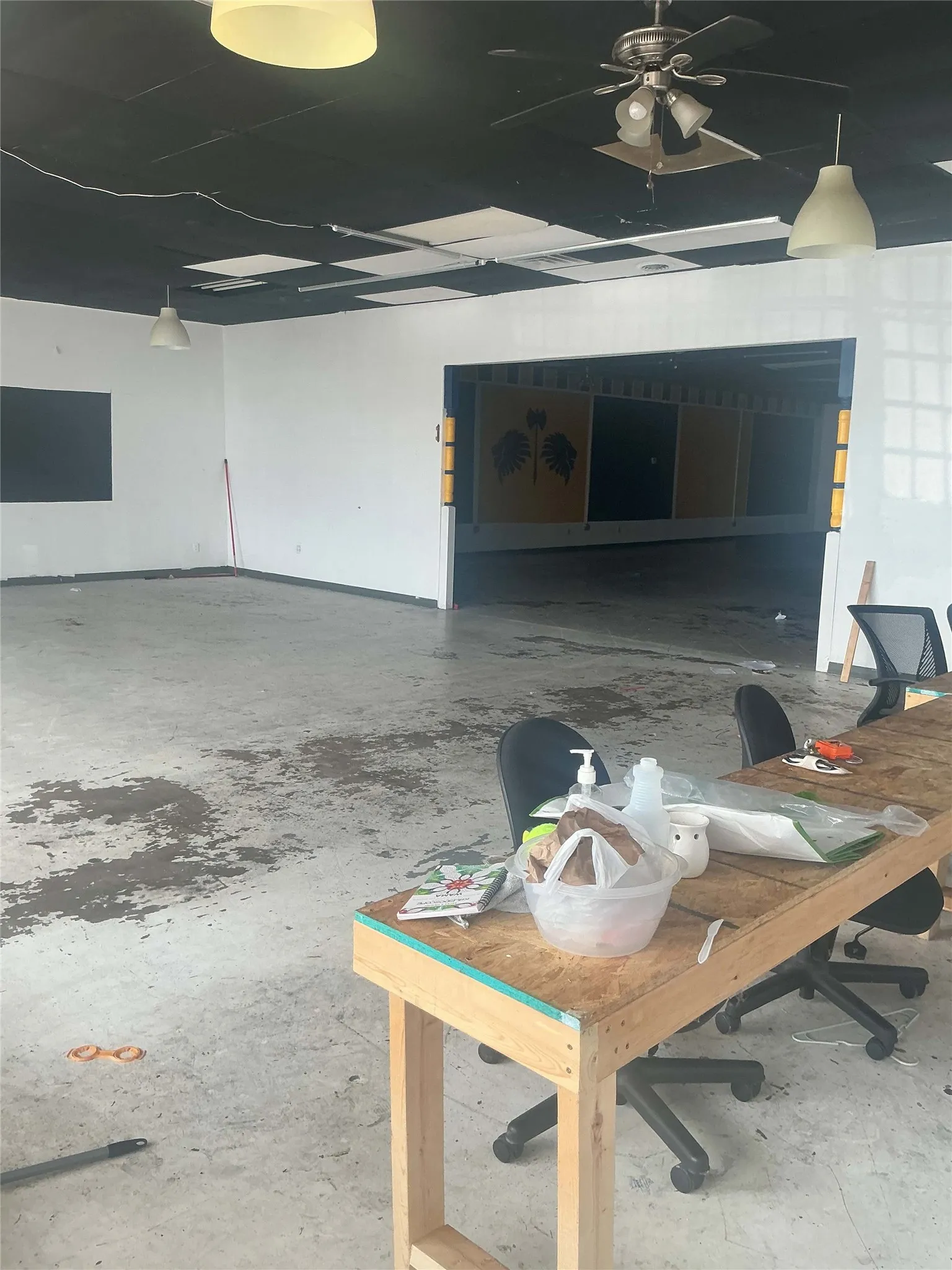 Retail For Rent in Dallas County , 4737 Village Fair Drive 108A, Dallas, Texas 75224, 0, 0, Garage spaces, 3,170 Sqft, built in 1972, mls#21414265, Real Estate Agent in Dallas, Homes For Rent in Dallas county, Homes For Rent in Dallas, Realtor in Dallas Texas, Real Estate Brokerage Independent Realty Texas, Luminita Cordes Realtor