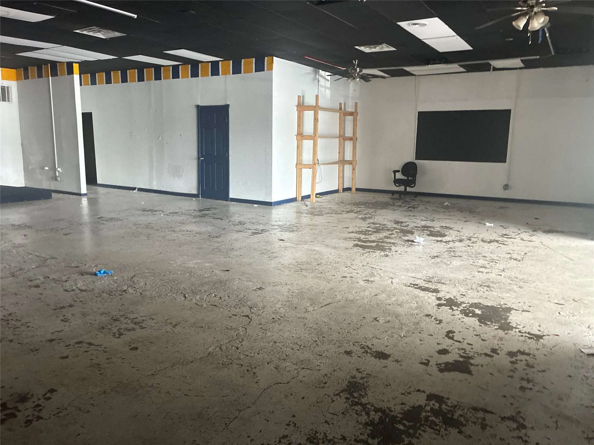 Retail For Rent in Dallas County , 4737 Village Fair Drive 108A, Dallas, Texas 75224, 0, 0, Garage spaces, 3,170 Sqft, built in 1972, mls#21414265, Real Estate Agent in Dallas, Homes For Rent in Dallas county, Homes For Rent in Dallas, Realtor in Dallas Texas, Real Estate Brokerage Independent Realty Texas, Luminita Cordes Realtor