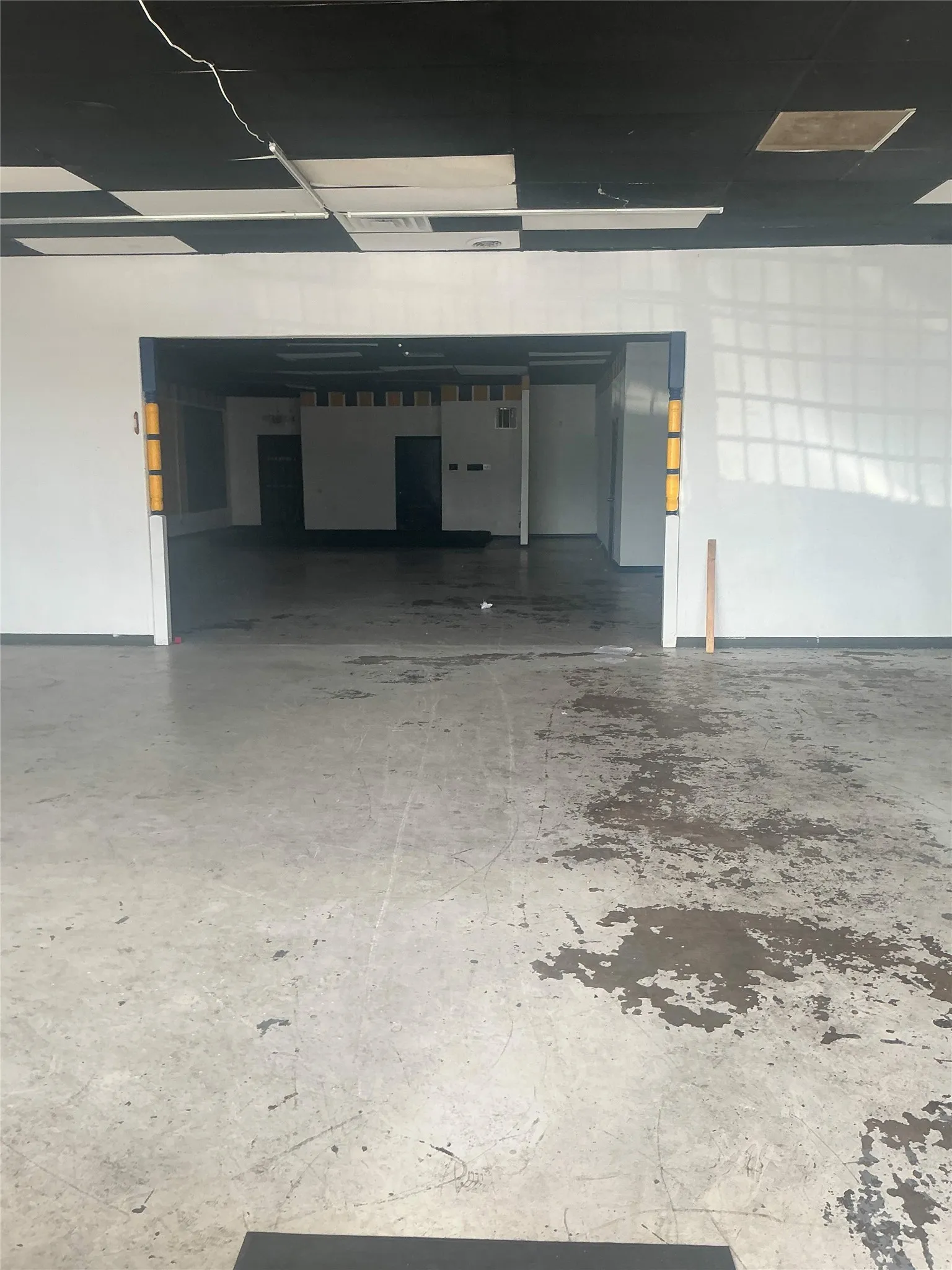 Retail For Rent in Dallas County , 4737 Village Fair Drive 108A, Dallas, Texas 75224, 0, 0, Garage spaces, 3,170 Sqft, built in 1972, mls#21414265, Real Estate Agent in Dallas, Homes For Rent in Dallas county, Homes For Rent in Dallas, Realtor in Dallas Texas, Real Estate Brokerage Independent Realty Texas, Luminita Cordes Realtor