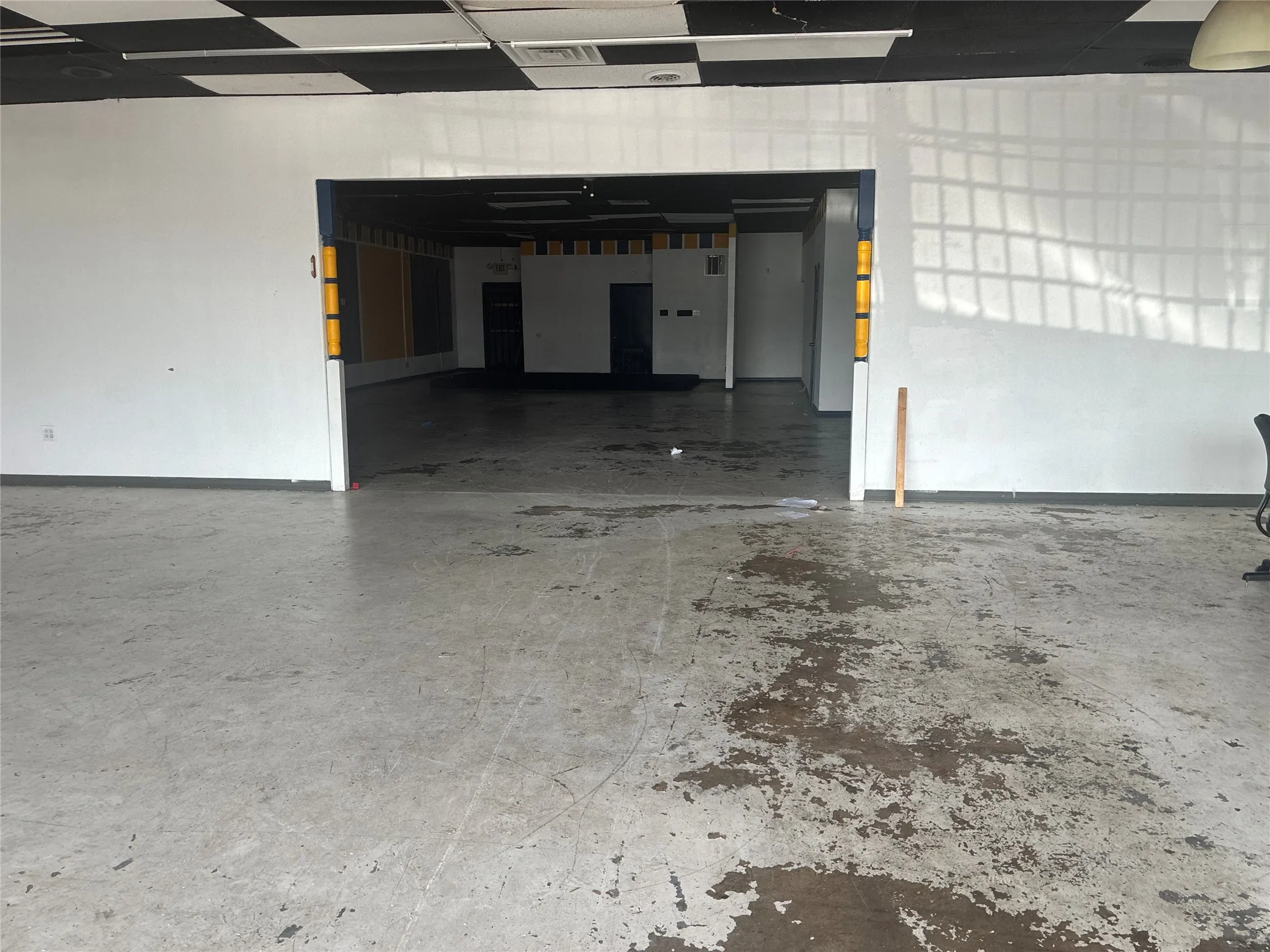 Retail For Rent in Dallas County , 4737 Village Fair Drive 108A, Dallas, Texas 75224, 0, 0, Garage spaces, 3,170 Sqft, built in 1972, mls#21414265, Real Estate Agent in Dallas, Homes For Rent in Dallas county, Homes For Rent in Dallas, Realtor in Dallas Texas, Real Estate Brokerage Independent Realty Texas, Luminita Cordes Realtor