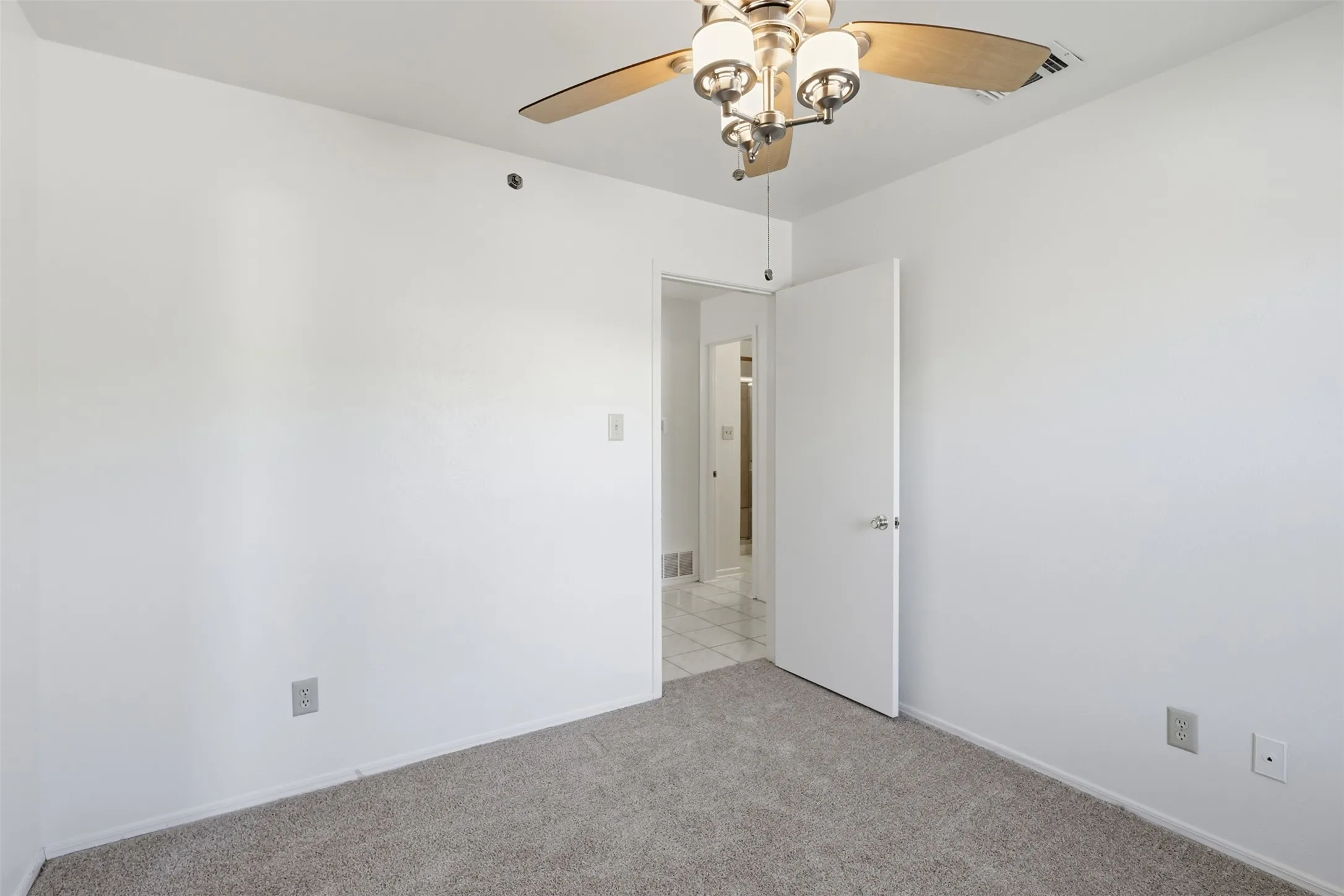 Single Family Residence For Sale in Collin County , 3005 Plumtree Lane, Plano, Texas 75074, 3 Bedroom, 2 Bathroom, 1 Garage spaces, 1,160 Sqft, built in 1985, mls#21413853, Real Estate Agent in Plano, Homes For Sale in Collin county, Homes For Sale in Plano, Realtor in Plano Texas, Real Estate Brokerage Independent Realty Texas, Luminita Cordes Realtor