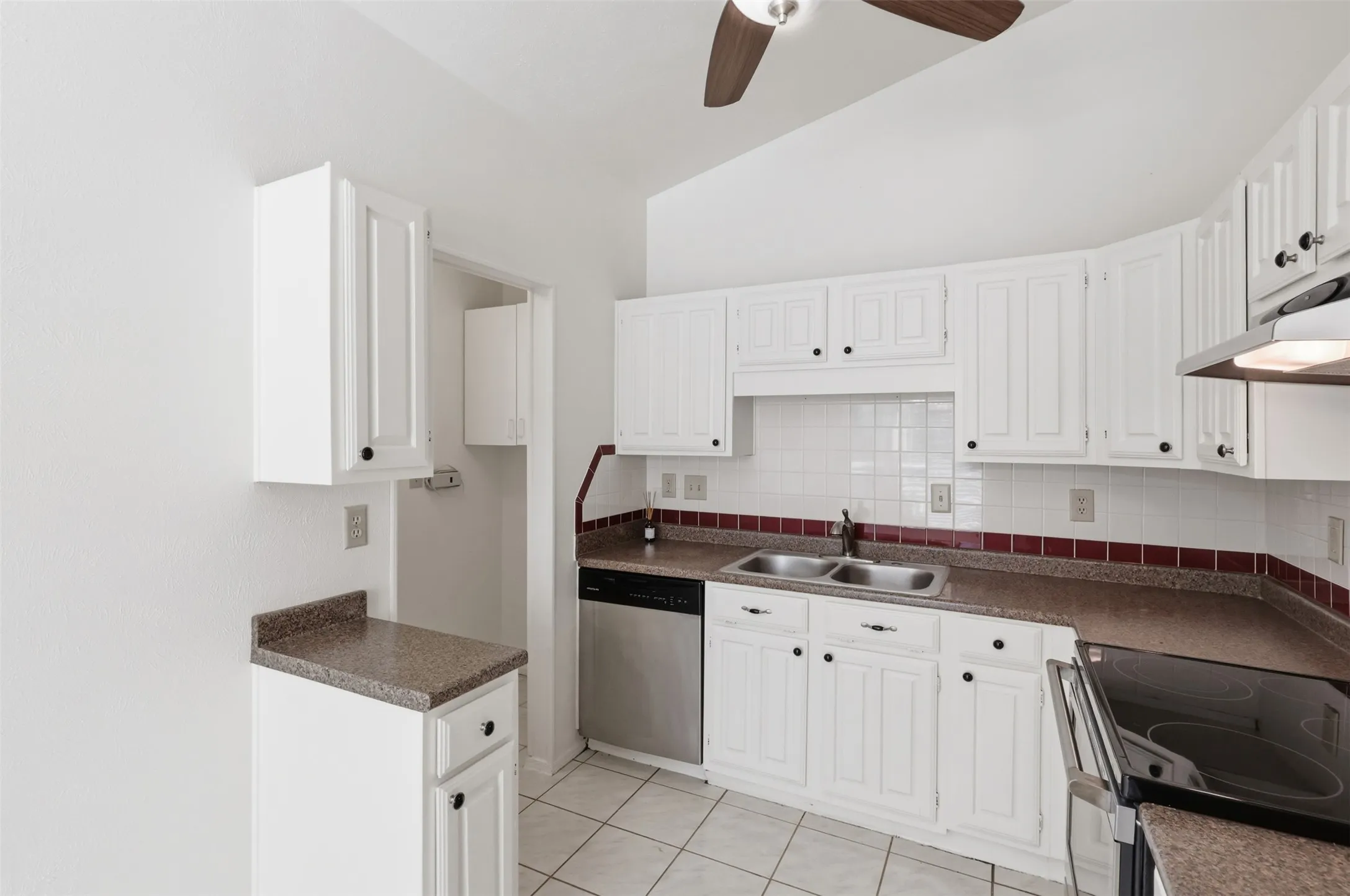 Single Family Residence For Sale in Collin County , 3005 Plumtree Lane, Plano, Texas 75074, 3 Bedroom, 2 Bathroom, 1 Garage spaces, 1,160 Sqft, built in 1985, mls#21413853, Real Estate Agent in Plano, Homes For Sale in Collin county, Homes For Sale in Plano, Realtor in Plano Texas, Real Estate Brokerage Independent Realty Texas, Luminita Cordes Realtor
