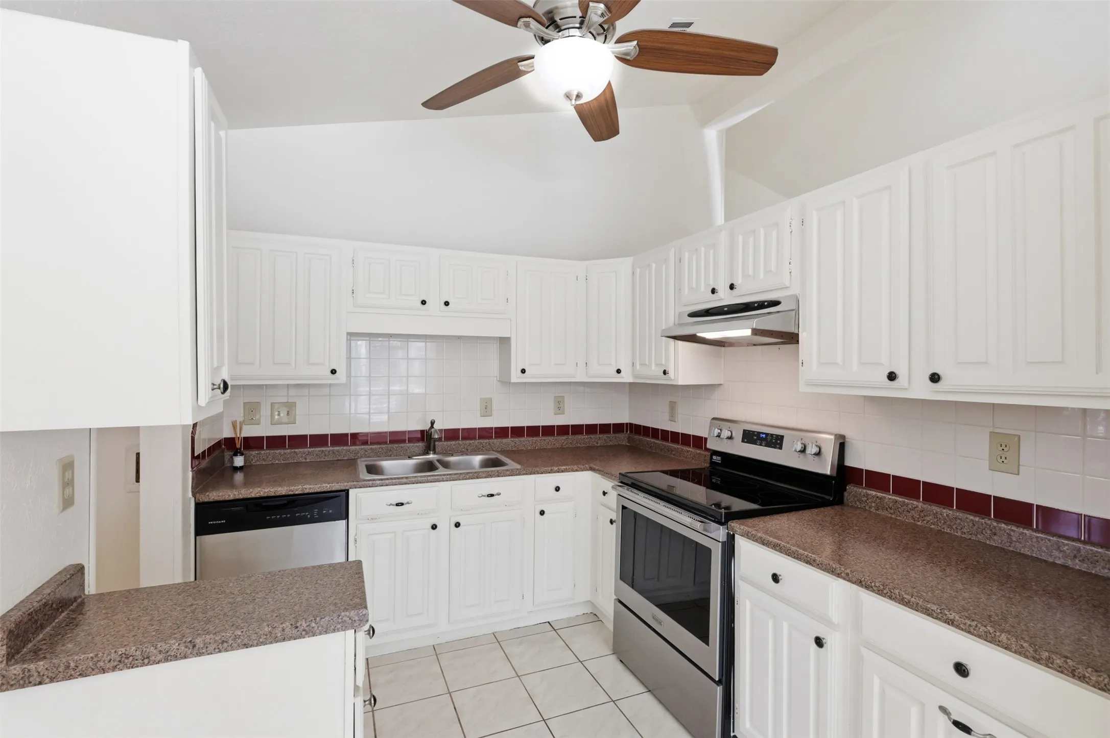 Single Family Residence For Sale in Collin County , 3005 Plumtree Lane, Plano, Texas 75074, 3 Bedroom, 2 Bathroom, 1 Garage spaces, 1,160 Sqft, built in 1985, mls#21413853, Real Estate Agent in Plano, Homes For Sale in Collin county, Homes For Sale in Plano, Realtor in Plano Texas, Real Estate Brokerage Independent Realty Texas, Luminita Cordes Realtor