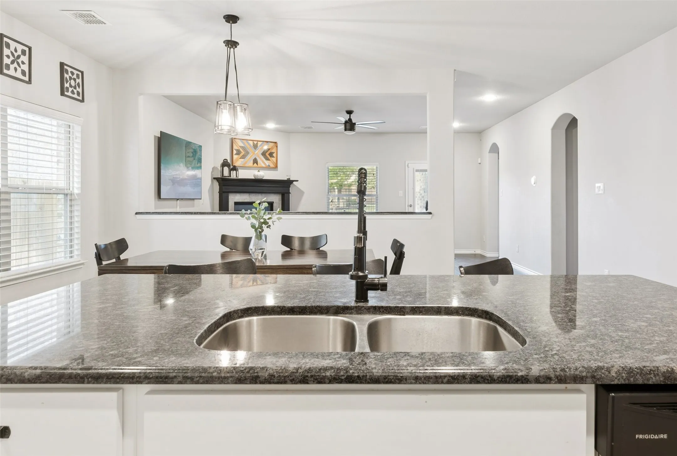 Single Family Residence For Sale in Denton County , 9012 Conroe Drive, Denton, Texas 76226, 3 Bedroom, 2 Bathroom, 2 Garage spaces, 1,974 Sqft, built in 2017, mls#21412879, Real Estate Agent in Denton, Homes For Sale in Denton county, Homes For Sale in Denton, Realtor in Denton Texas, Real Estate Brokerage Independent Realty Texas, Luminita Cordes Realtor