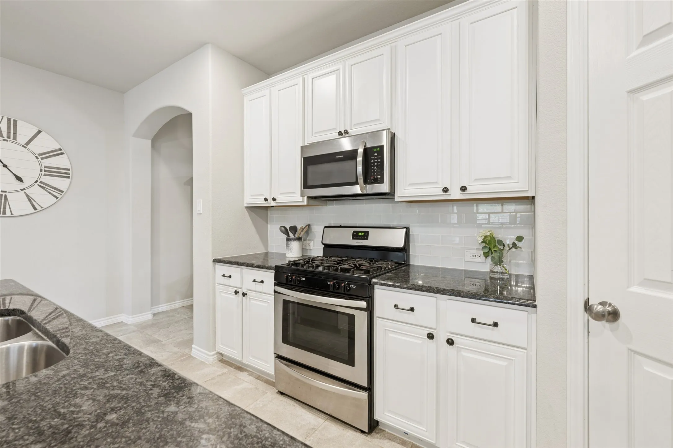 Single Family Residence For Sale in Denton County , 9012 Conroe Drive, Denton, Texas 76226, 3 Bedroom, 2 Bathroom, 2 Garage spaces, 1,974 Sqft, built in 2017, mls#21412879, Real Estate Agent in Denton, Homes For Sale in Denton county, Homes For Sale in Denton, Realtor in Denton Texas, Real Estate Brokerage Independent Realty Texas, Luminita Cordes Realtor