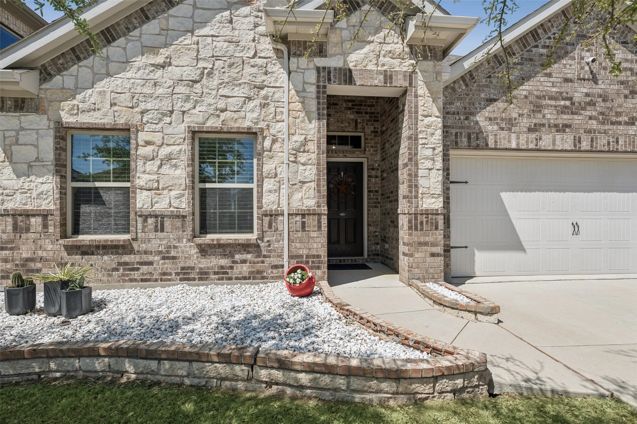 Single Family Residence For Sale in Denton County , 9012 Conroe Drive, Denton, Texas 76226, 3 Bedroom, 2 Bathroom, 2 Garage spaces, 1,974 Sqft, built in 2017, mls#21412879, Real Estate Agent in Denton, Homes For Sale in Denton county, Homes For Sale in Denton, Realtor in Denton Texas, Real Estate Brokerage Independent Realty Texas, Luminita Cordes Realtor