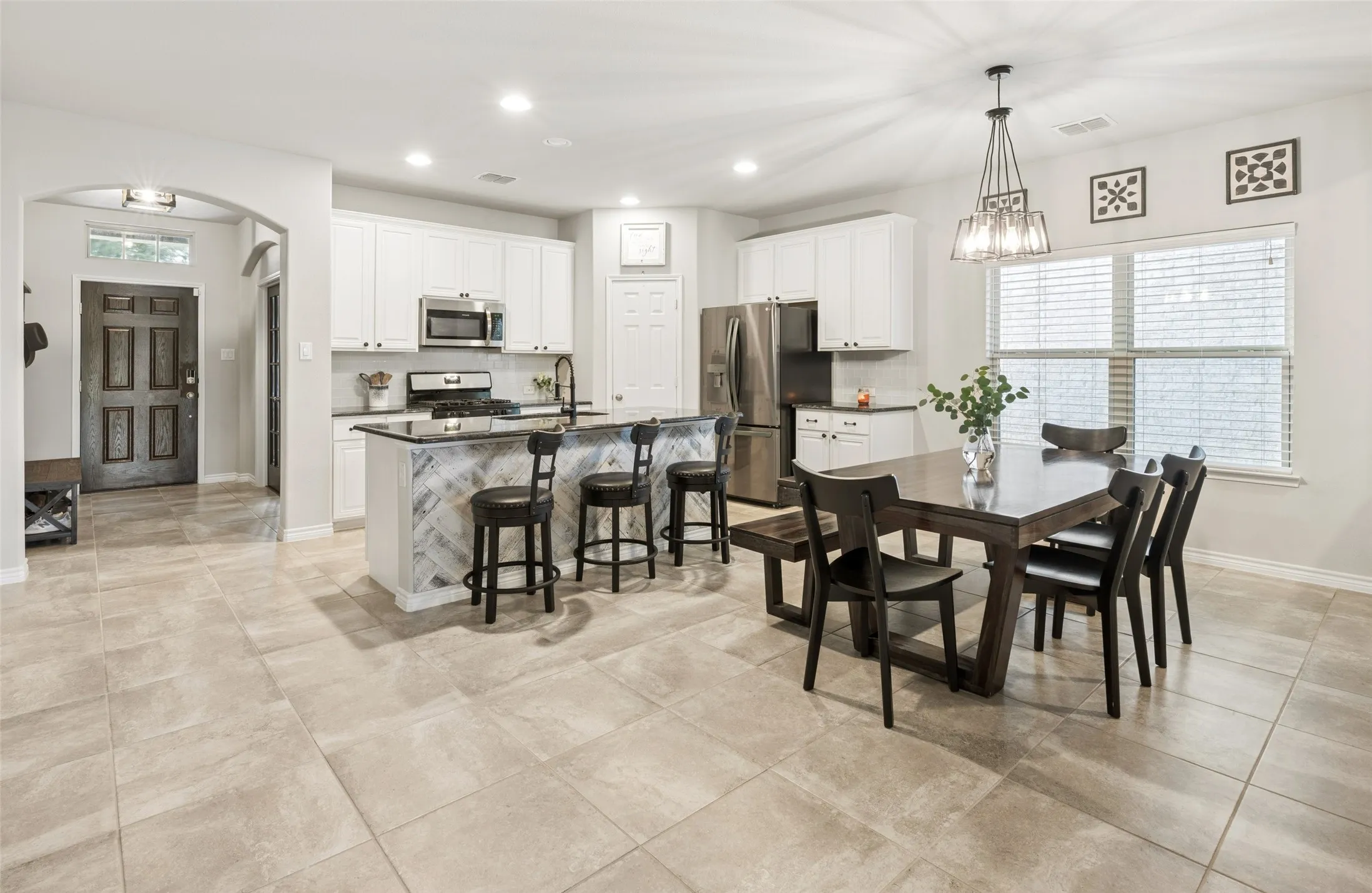 Single Family Residence For Sale in Denton County , 9012 Conroe Drive, Denton, Texas 76226, 3 Bedroom, 2 Bathroom, 2 Garage spaces, 1,974 Sqft, built in 2017, mls#21412879, Real Estate Agent in Denton, Homes For Sale in Denton county, Homes For Sale in Denton, Realtor in Denton Texas, Real Estate Brokerage Independent Realty Texas, Luminita Cordes Realtor