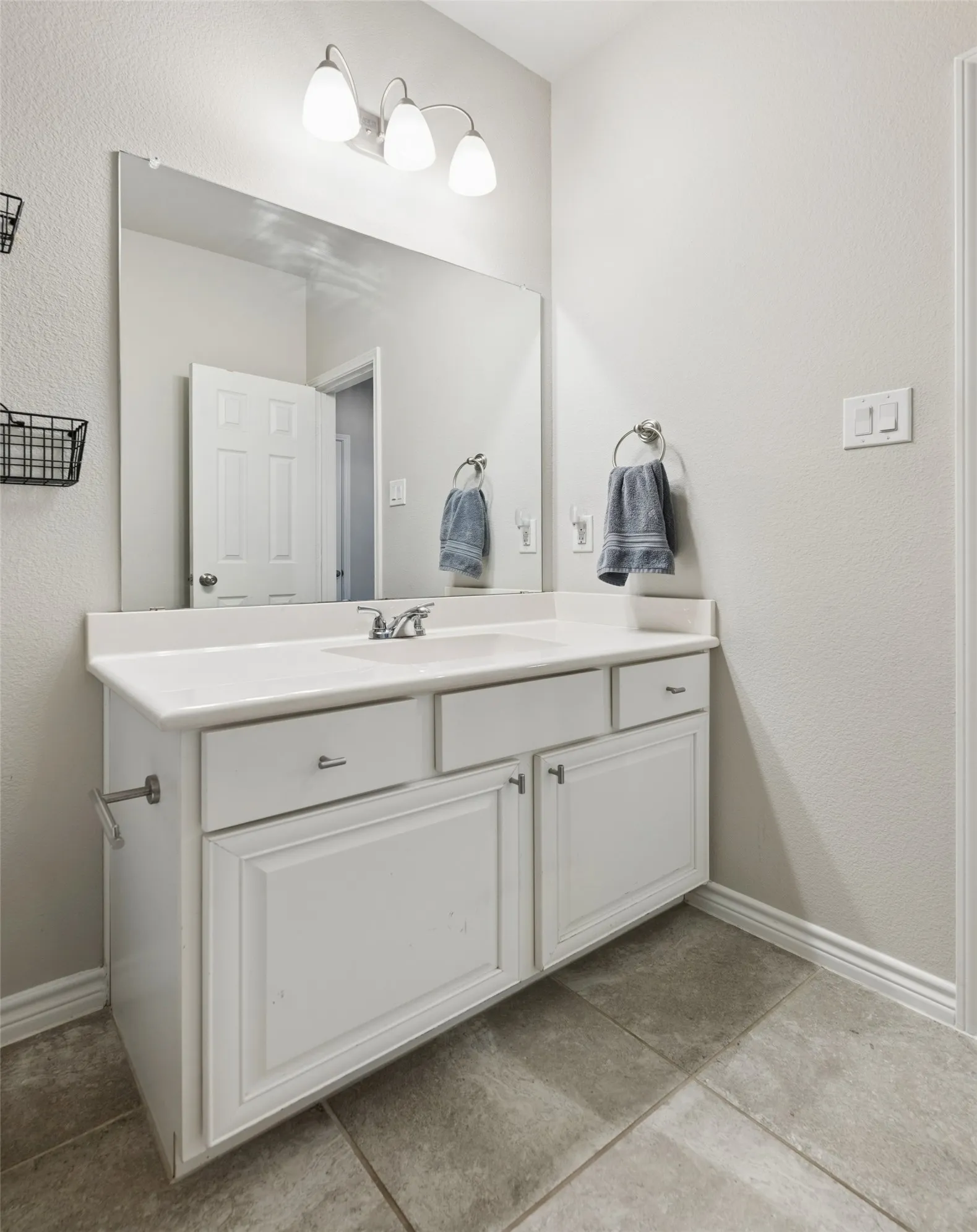 Single Family Residence For Sale in Denton County , 9012 Conroe Drive, Denton, Texas 76226, 3 Bedroom, 2 Bathroom, 2 Garage spaces, 1,974 Sqft, built in 2017, mls#21412879, Real Estate Agent in Denton, Homes For Sale in Denton county, Homes For Sale in Denton, Realtor in Denton Texas, Real Estate Brokerage Independent Realty Texas, Luminita Cordes Realtor