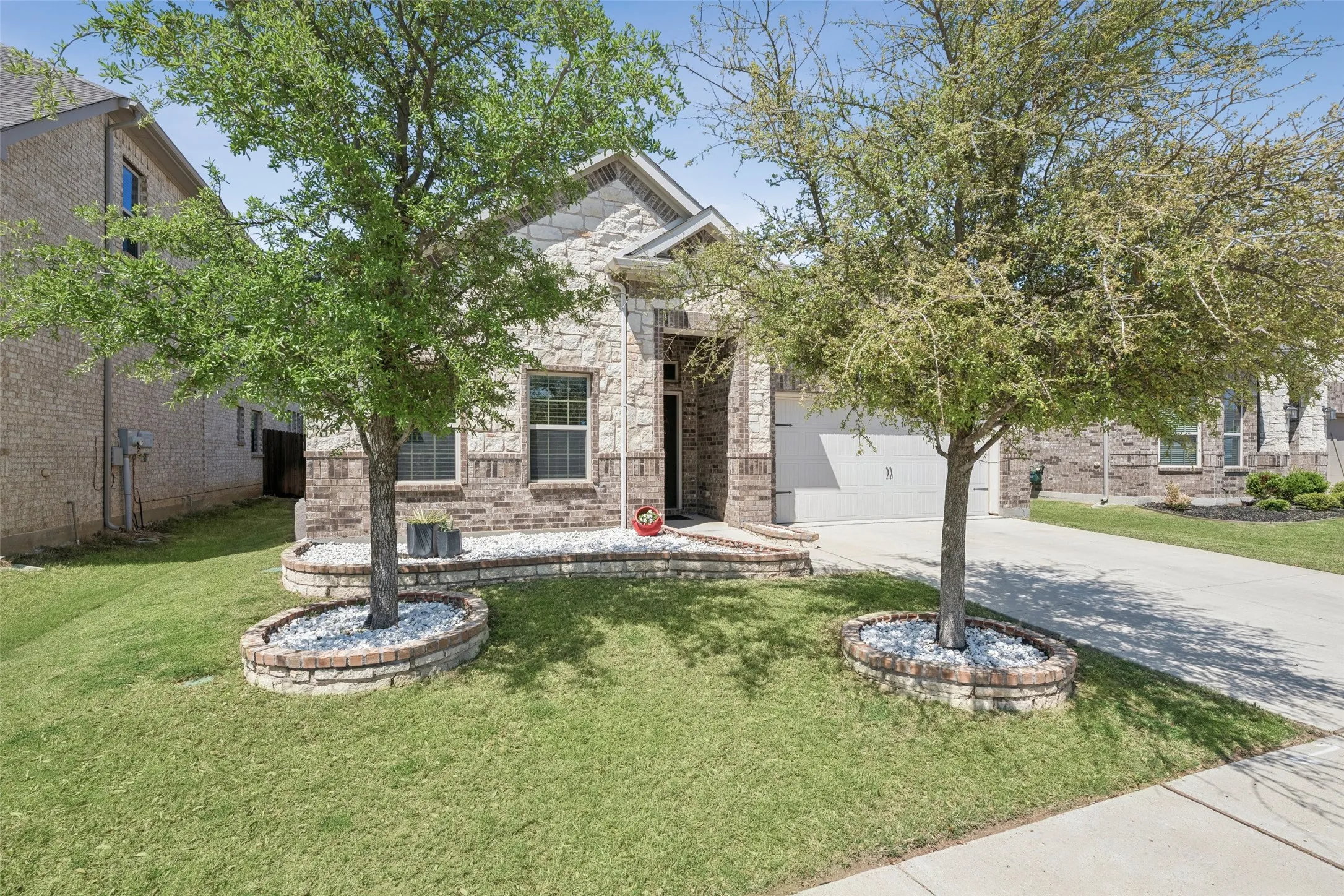 Single Family Residence For Sale in Denton County , 9012 Conroe Drive, Denton, Texas 76226, 3 Bedroom, 2 Bathroom, 2 Garage spaces, 1,974 Sqft, built in 2017, mls#21412879, Real Estate Agent in Denton, Homes For Sale in Denton county, Homes For Sale in Denton, Realtor in Denton Texas, Real Estate Brokerage Independent Realty Texas, Luminita Cordes Realtor