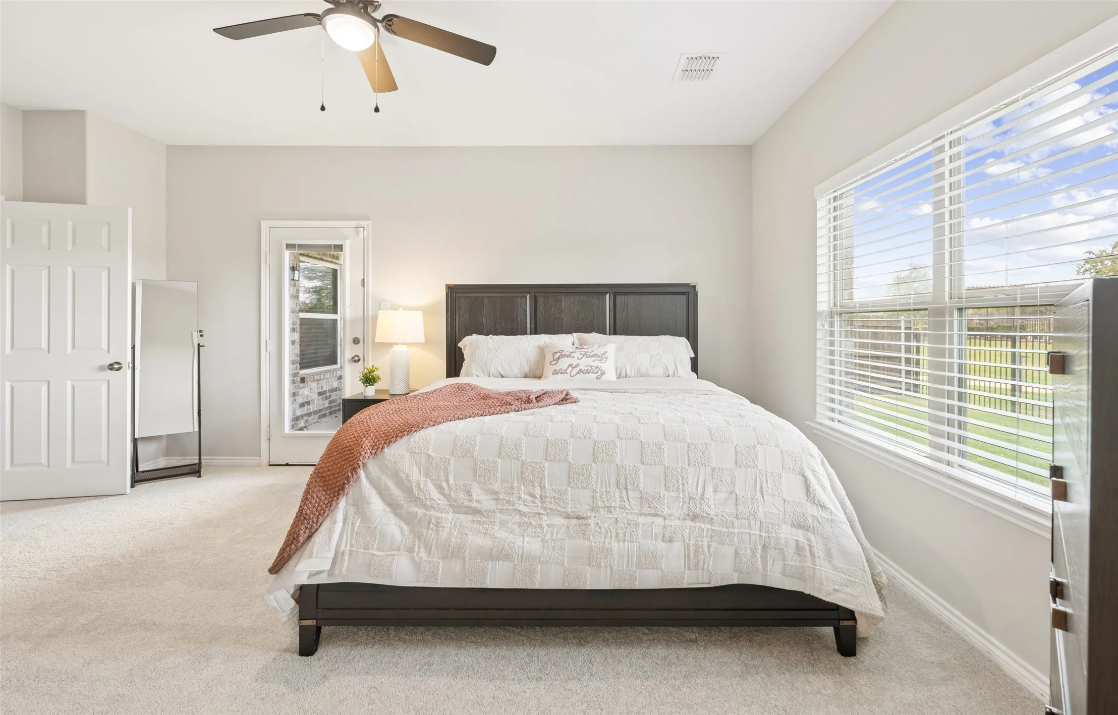 Single Family Residence For Sale in Denton County , 9012 Conroe Drive, Denton, Texas 76226, 3 Bedroom, 2 Bathroom, 2 Garage spaces, 1,974 Sqft, built in 2017, mls#21412879, Real Estate Agent in Denton, Homes For Sale in Denton county, Homes For Sale in Denton, Realtor in Denton Texas, Real Estate Brokerage Independent Realty Texas, Luminita Cordes Realtor