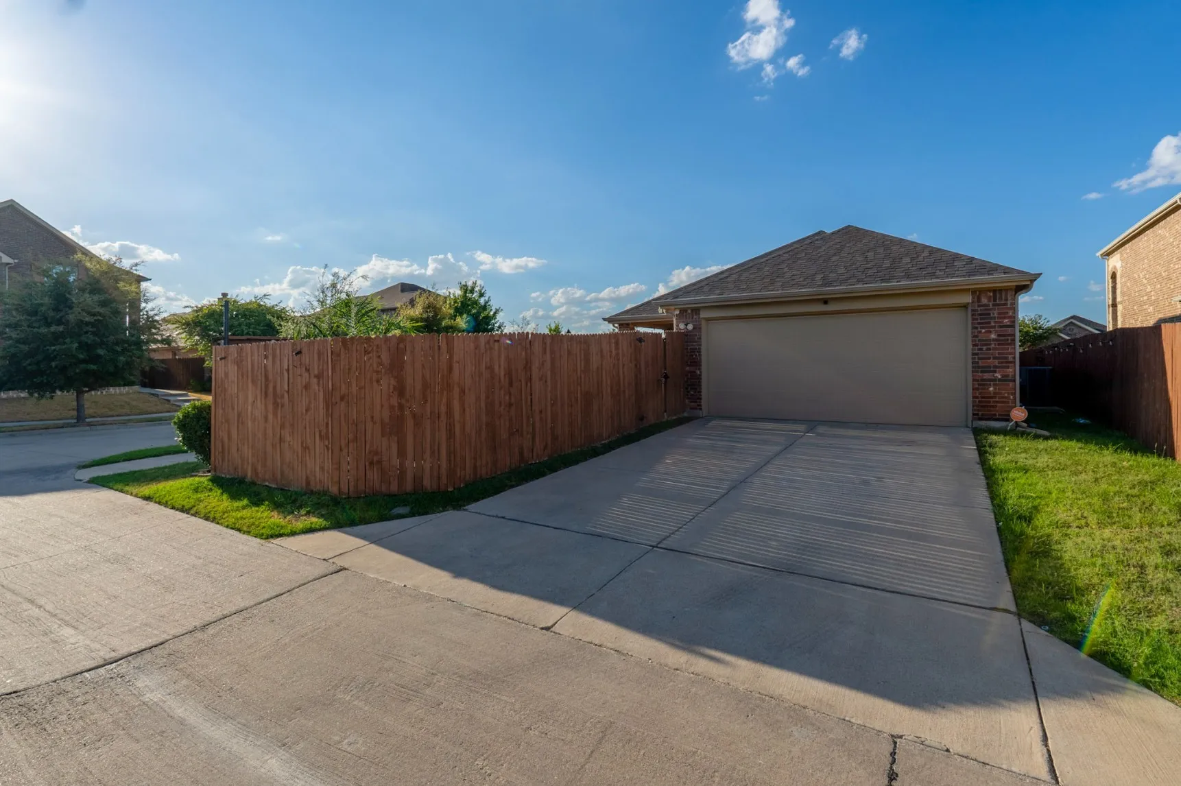 Single Family Residence For Sale in Kaufman County , 3007 Buckthorn Street, Heartland, Texas 75126, 3 Bedroom, 2 Bathroom, 2 Garage spaces, 1,139 Sqft, built in 2017, mls#21414311, Real Estate Agent in Heartland, Homes For Sale in Kaufman county, Homes For Sale in Heartland, Realtor in Heartland Texas, Real Estate Brokerage Independent Realty Texas, Luminita Cordes Realtor