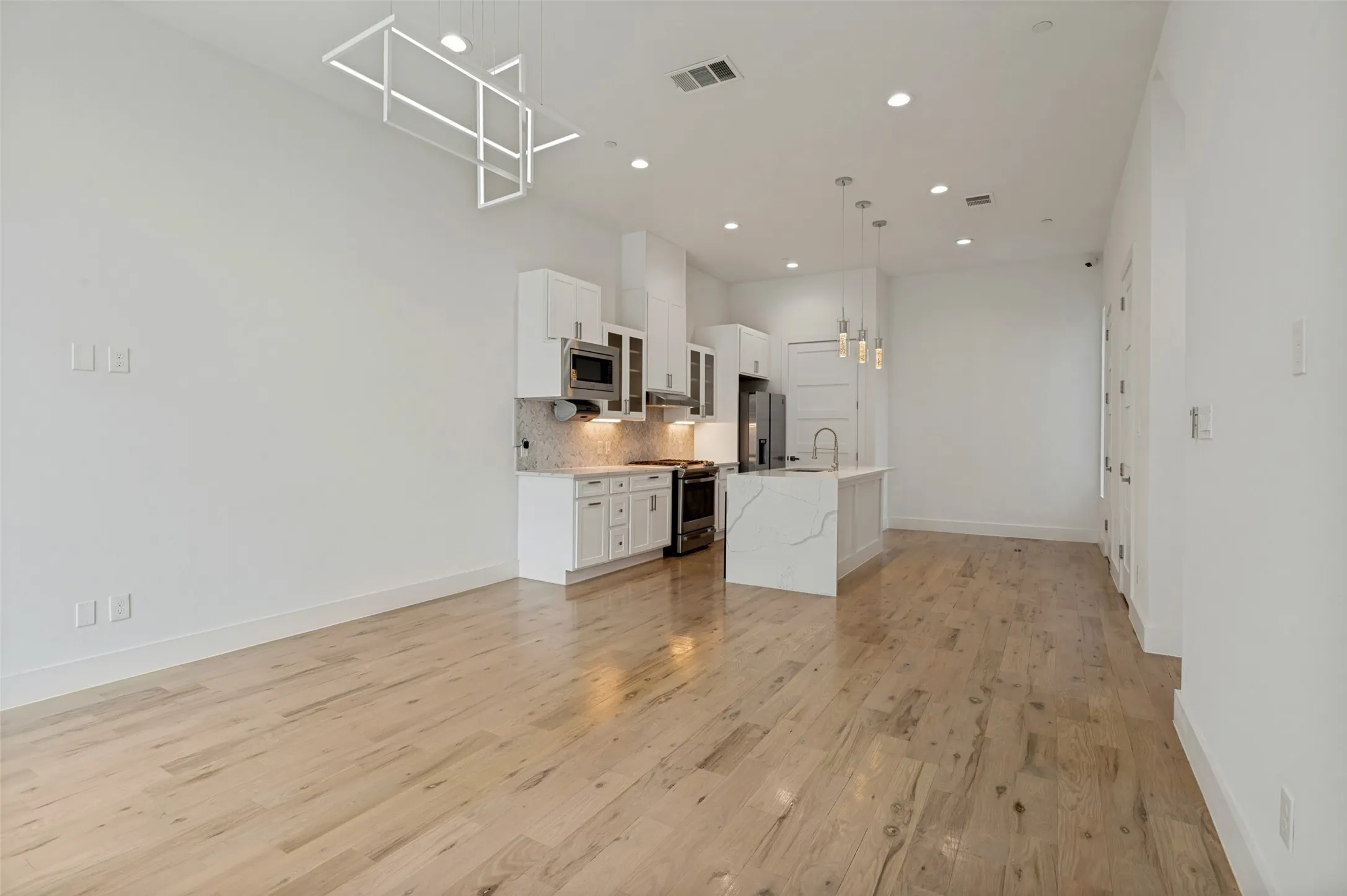 Condominium For Rent in Dallas County , 1910 Caddo Street B105, Dallas, Texas 75204, 2 Bedroom, 3 Bathroom, 2 Garage spaces, 1,500 Sqft, built in 2019, mls#21414333, Real Estate Agent in Dallas, Homes For Rent in Dallas county, Homes For Rent in Dallas, Realtor in Dallas Texas, Real Estate Brokerage Independent Realty Texas, Luminita Cordes Realtor