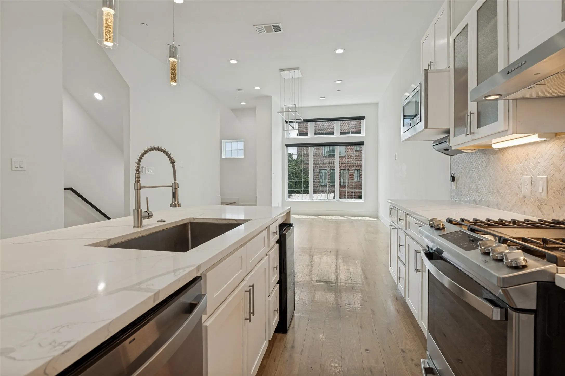 Condominium For Rent in Dallas County , 1910 Caddo Street B105, Dallas, Texas 75204, 2 Bedroom, 3 Bathroom, 2 Garage spaces, 1,500 Sqft, built in 2019, mls#21414333, Real Estate Agent in Dallas, Homes For Rent in Dallas county, Homes For Rent in Dallas, Realtor in Dallas Texas, Real Estate Brokerage Independent Realty Texas, Luminita Cordes Realtor