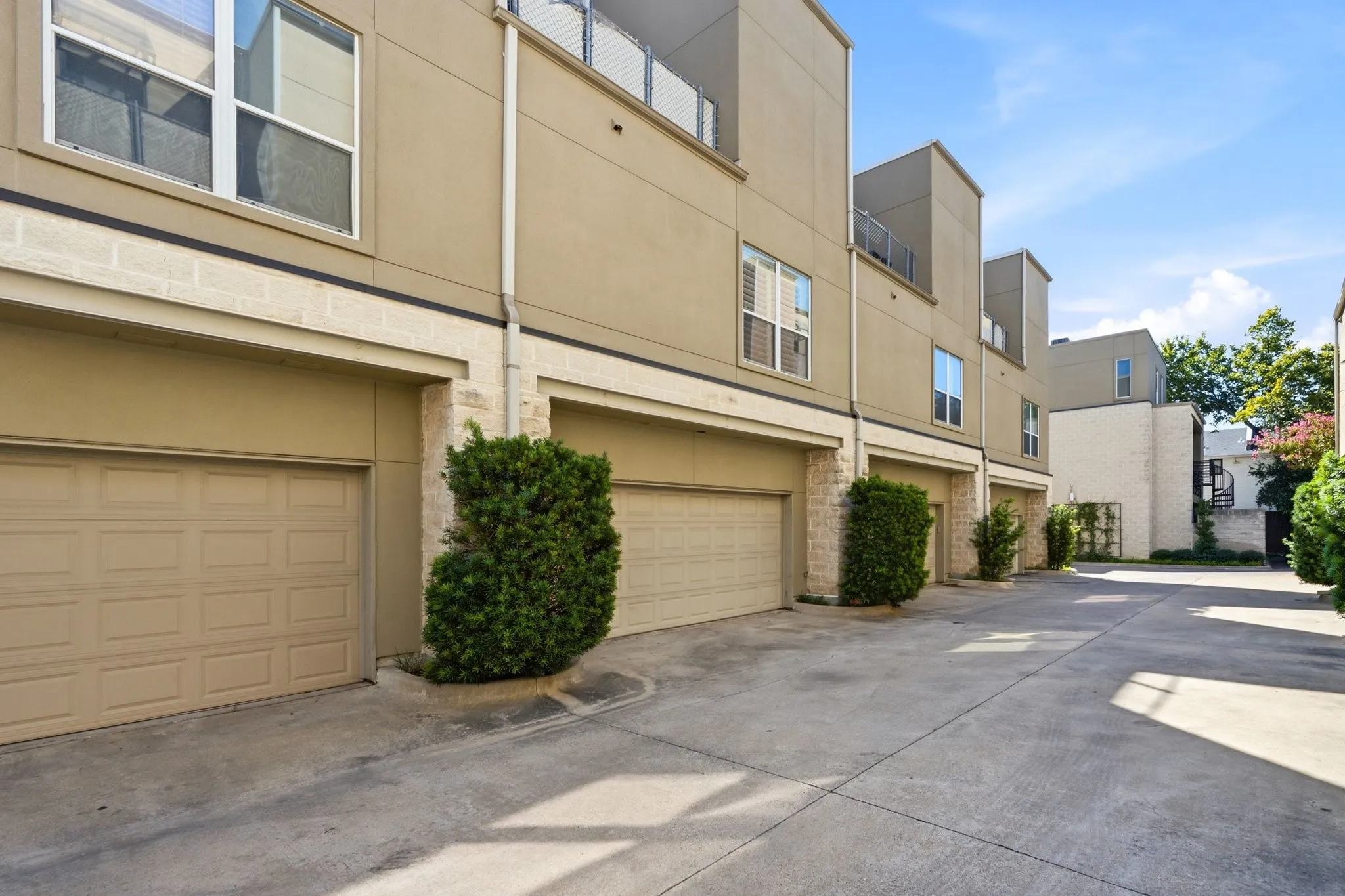 Condominium For Sale in Dallas County , 4312 Mckinney Avenue 8, Dallas, Texas 75205, 2 Bedroom, 3 Bathroom, 2 Garage spaces, 2,394 Sqft, built in 2001, mls#21413505, Real Estate Agent in Dallas, Homes For Sale in Dallas county, Homes For Sale in Dallas, Realtor in Dallas Texas, Real Estate Brokerage Independent Realty Texas, Luminita Cordes Realtor