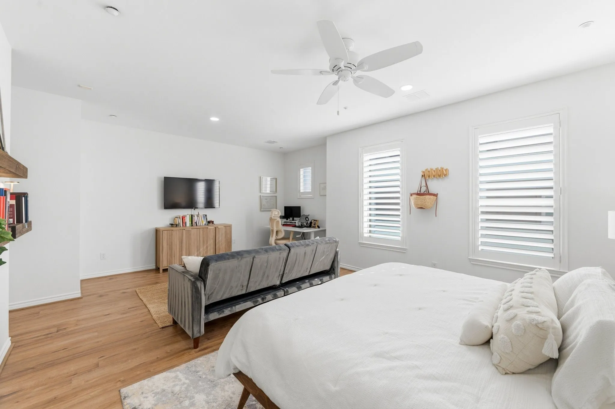 Condominium For Sale in Dallas County , 4312 Mckinney Avenue 8, Dallas, Texas 75205, 2 Bedroom, 3 Bathroom, 2 Garage spaces, 2,394 Sqft, built in 2001, mls#21413505, Real Estate Agent in Dallas, Homes For Sale in Dallas county, Homes For Sale in Dallas, Realtor in Dallas Texas, Real Estate Brokerage Independent Realty Texas, Luminita Cordes Realtor