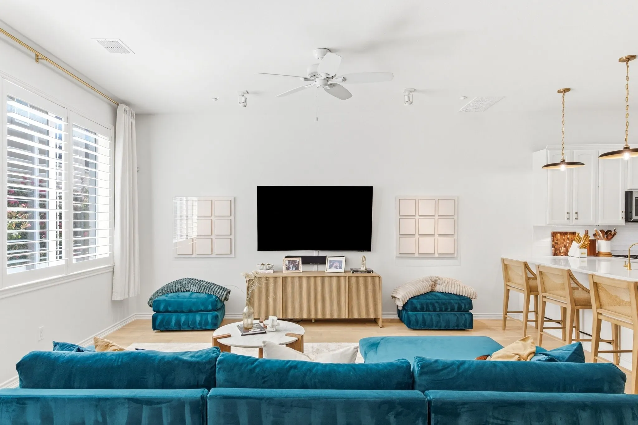 Condominium For Sale in Dallas County , 4312 Mckinney Avenue 8, Dallas, Texas 75205, 2 Bedroom, 3 Bathroom, 2 Garage spaces, 2,394 Sqft, built in 2001, mls#21413505, Real Estate Agent in Dallas, Homes For Sale in Dallas county, Homes For Sale in Dallas, Realtor in Dallas Texas, Real Estate Brokerage Independent Realty Texas, Luminita Cordes Realtor