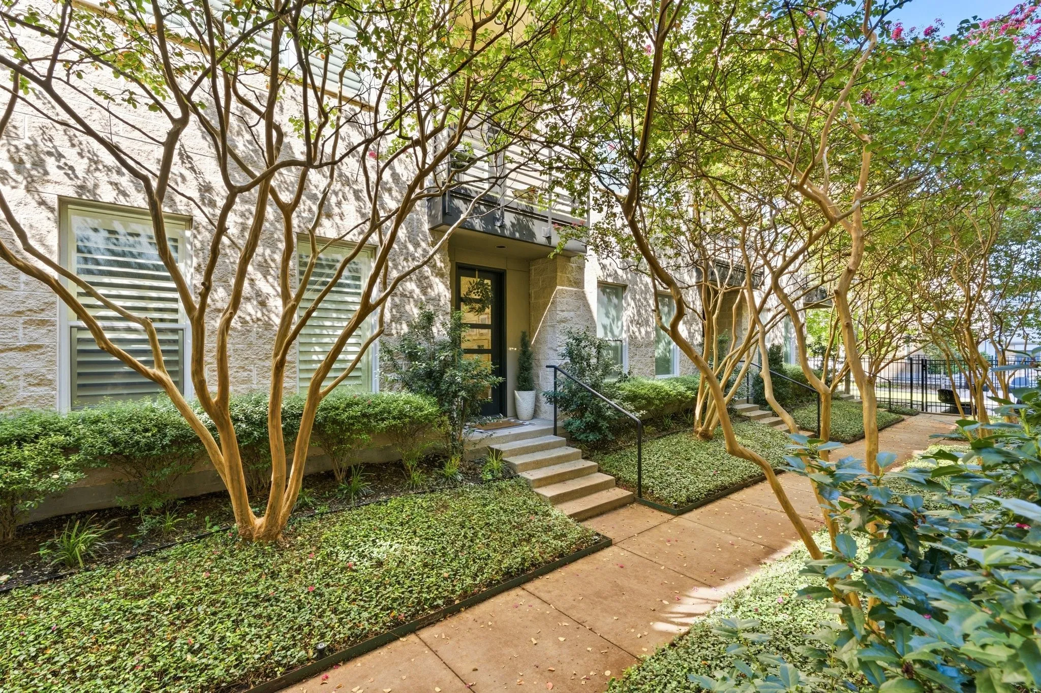 Condominium For Sale in Dallas County , 4312 Mckinney Avenue 8, Dallas, Texas 75205, 2 Bedroom, 3 Bathroom, 2 Garage spaces, 2,394 Sqft, built in 2001, mls#21413505, Real Estate Agent in Dallas, Homes For Sale in Dallas county, Homes For Sale in Dallas, Realtor in Dallas Texas, Real Estate Brokerage Independent Realty Texas, Luminita Cordes Realtor