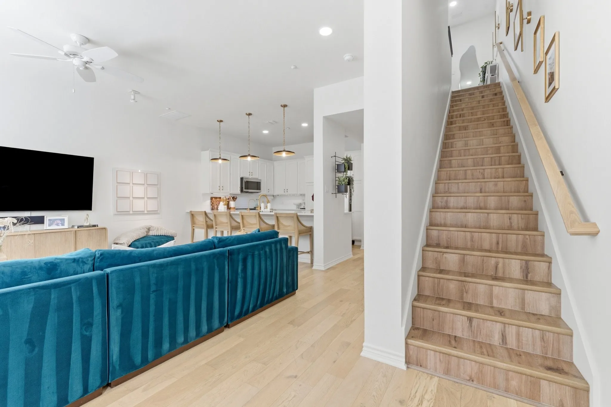 Condominium For Sale in Dallas County , 4312 Mckinney Avenue 8, Dallas, Texas 75205, 2 Bedroom, 3 Bathroom, 2 Garage spaces, 2,394 Sqft, built in 2001, mls#21413505, Real Estate Agent in Dallas, Homes For Sale in Dallas county, Homes For Sale in Dallas, Realtor in Dallas Texas, Real Estate Brokerage Independent Realty Texas, Luminita Cordes Realtor