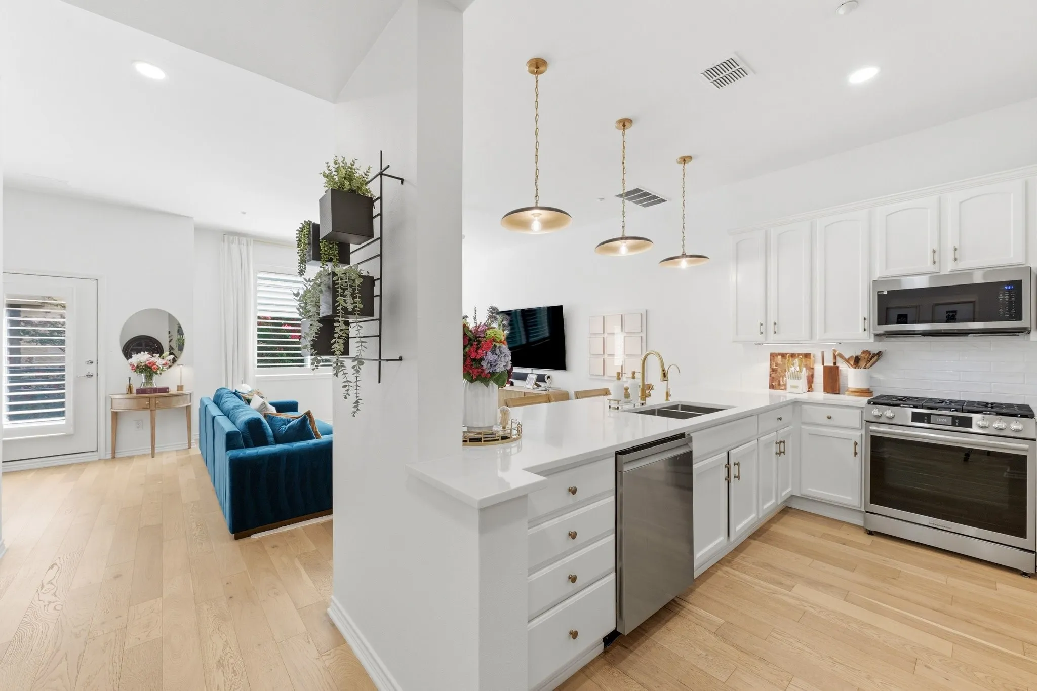 Condominium For Sale in Dallas County , 4312 Mckinney Avenue 8, Dallas, Texas 75205, 2 Bedroom, 3 Bathroom, 2 Garage spaces, 2,394 Sqft, built in 2001, mls#21413505, Real Estate Agent in Dallas, Homes For Sale in Dallas county, Homes For Sale in Dallas, Realtor in Dallas Texas, Real Estate Brokerage Independent Realty Texas, Luminita Cordes Realtor