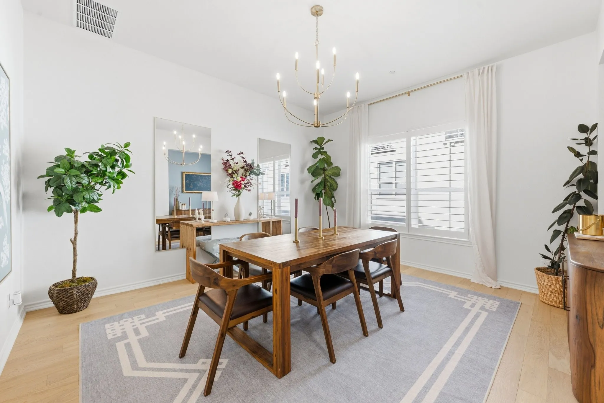 Condominium For Sale in Dallas County , 4312 Mckinney Avenue 8, Dallas, Texas 75205, 2 Bedroom, 3 Bathroom, 2 Garage spaces, 2,394 Sqft, built in 2001, mls#21413505, Real Estate Agent in Dallas, Homes For Sale in Dallas county, Homes For Sale in Dallas, Realtor in Dallas Texas, Real Estate Brokerage Independent Realty Texas, Luminita Cordes Realtor