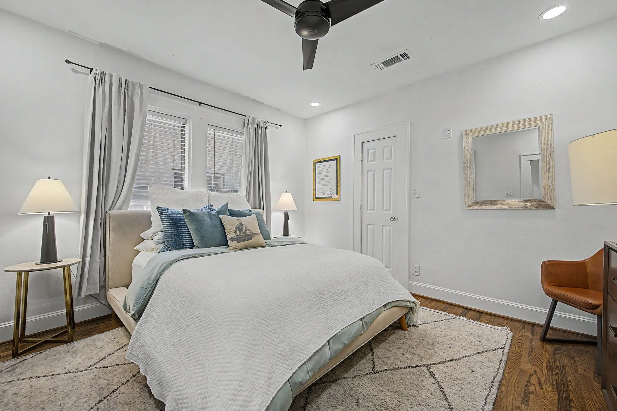 Single Family Residence For Sale in Dallas County , 5515 Goodwin Avenue, Dallas, Texas 75206, 2 Bedroom, 2 Bathroom, 1 Garage spaces, 1,459 Sqft, built in 1926, mls#21414084, Real Estate Agent in Dallas, Homes For Sale in Dallas county, Homes For Sale in Dallas, Realtor in Dallas Texas, Real Estate Brokerage Independent Realty Texas, Luminita Cordes Realtor