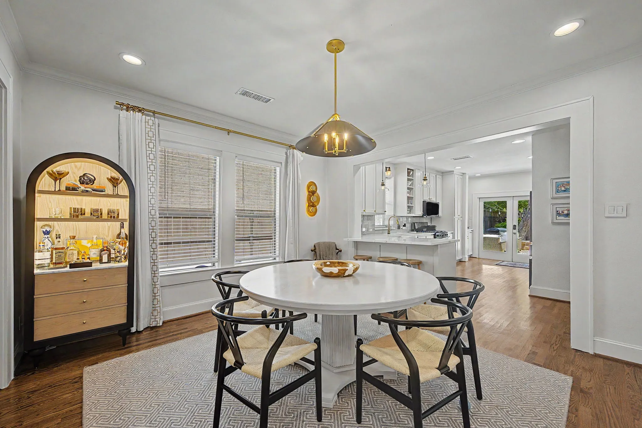 Single Family Residence For Sale in Dallas County , 5515 Goodwin Avenue, Dallas, Texas 75206, 2 Bedroom, 2 Bathroom, 1 Garage spaces, 1,459 Sqft, built in 1926, mls#21414084, Real Estate Agent in Dallas, Homes For Sale in Dallas county, Homes For Sale in Dallas, Realtor in Dallas Texas, Real Estate Brokerage Independent Realty Texas, Luminita Cordes Realtor