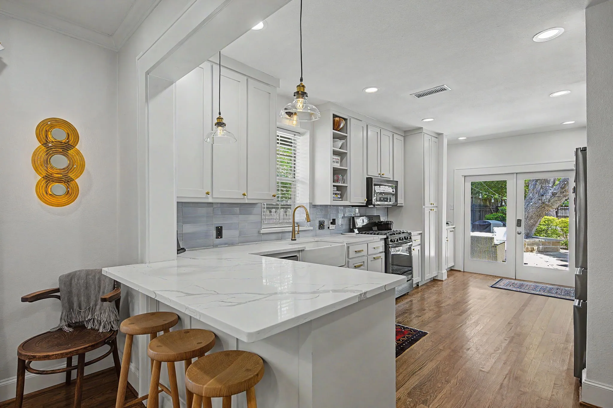 Single Family Residence For Sale in Dallas County , 5515 Goodwin Avenue, Dallas, Texas 75206, 2 Bedroom, 2 Bathroom, 1 Garage spaces, 1,459 Sqft, built in 1926, mls#21414084, Real Estate Agent in Dallas, Homes For Sale in Dallas county, Homes For Sale in Dallas, Realtor in Dallas Texas, Real Estate Brokerage Independent Realty Texas, Luminita Cordes Realtor