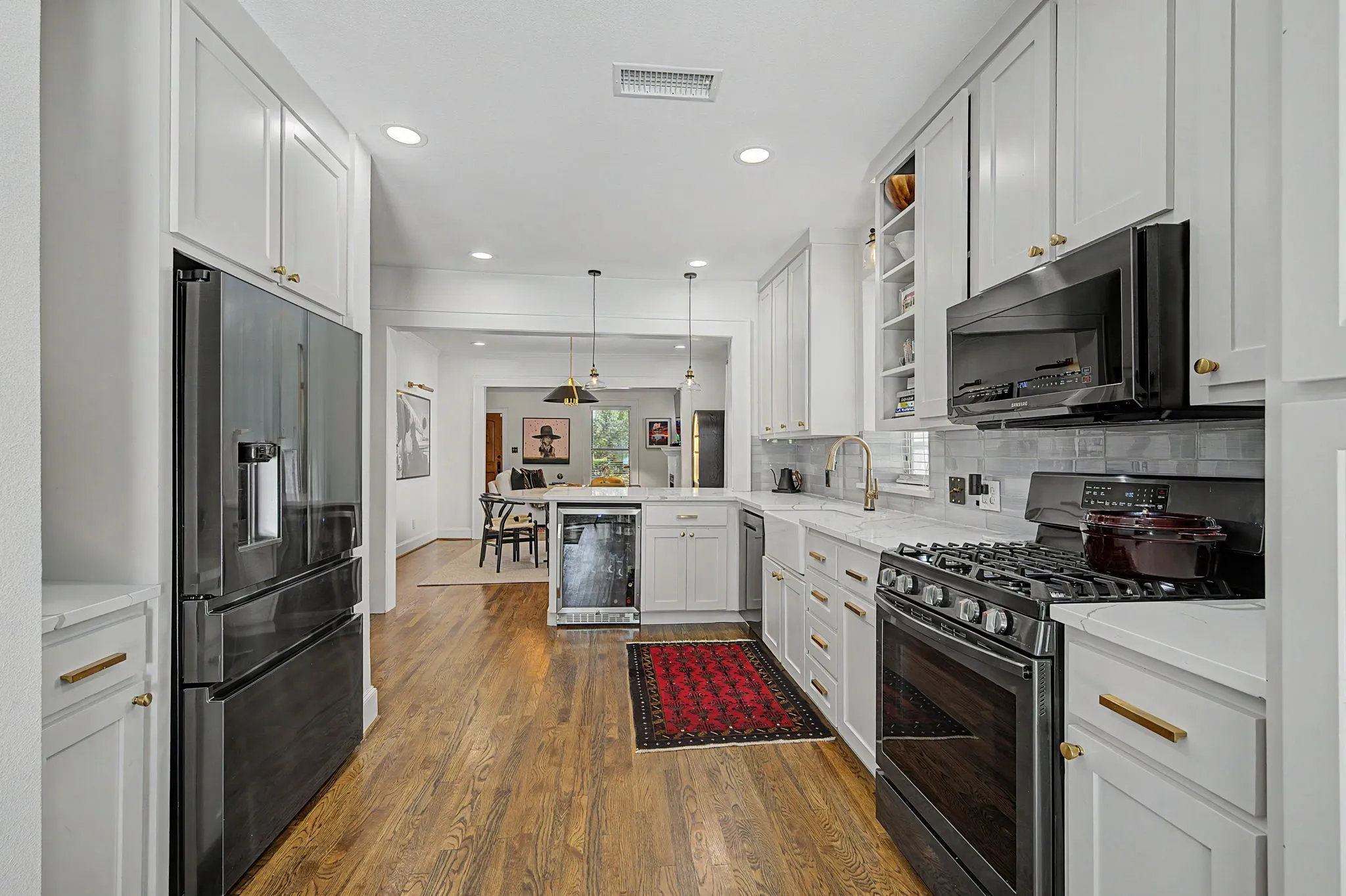 Single Family Residence For Sale in Dallas County , 5515 Goodwin Avenue, Dallas, Texas 75206, 2 Bedroom, 2 Bathroom, 1 Garage spaces, 1,459 Sqft, built in 1926, mls#21414084, Real Estate Agent in Dallas, Homes For Sale in Dallas county, Homes For Sale in Dallas, Realtor in Dallas Texas, Real Estate Brokerage Independent Realty Texas, Luminita Cordes Realtor