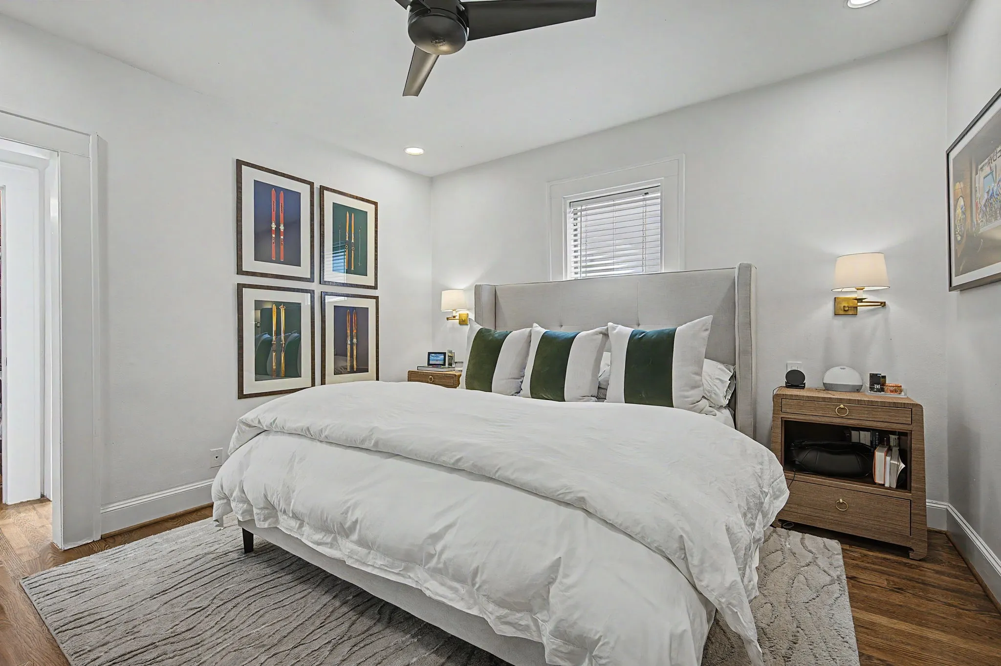 Single Family Residence For Sale in Dallas County , 5515 Goodwin Avenue, Dallas, Texas 75206, 2 Bedroom, 2 Bathroom, 1 Garage spaces, 1,459 Sqft, built in 1926, mls#21414084, Real Estate Agent in Dallas, Homes For Sale in Dallas county, Homes For Sale in Dallas, Realtor in Dallas Texas, Real Estate Brokerage Independent Realty Texas, Luminita Cordes Realtor
