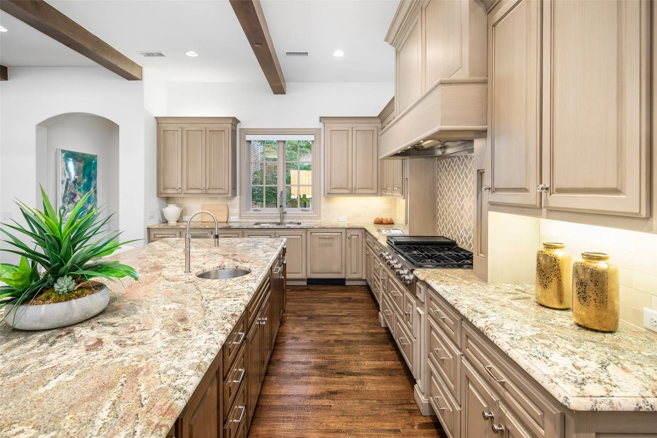 Single Family Residence For Sale in Collin County , 6820 Amaretto Court, Plano, Texas 75024, 5 Bedroom, 7 Bathroom, 3 Garage spaces, 7,106 Sqft, built in 2015, mls#21412609, Real Estate Agent in Plano, Homes For Sale in Collin county, Homes For Sale in Plano, Realtor in Plano Texas, Real Estate Brokerage Independent Realty Texas, Luminita Cordes Realtor