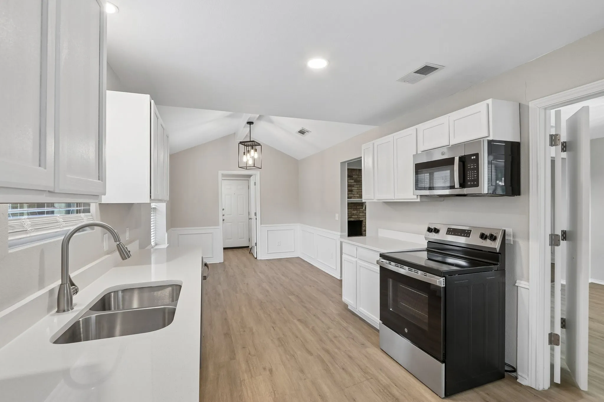 Single Family Residence For Sale in Collin County , 2115 Bengal Lane, Plano, Texas 75023, 4 Bedroom, 2 Bathroom, 2 Garage spaces, 2,187 Sqft, built in 1978, mls#21407416, Real Estate Agent in Plano, Homes For Sale in Collin county, Homes For Sale in Plano, Realtor in Plano Texas, Real Estate Brokerage Independent Realty Texas, Luminita Cordes Realtor