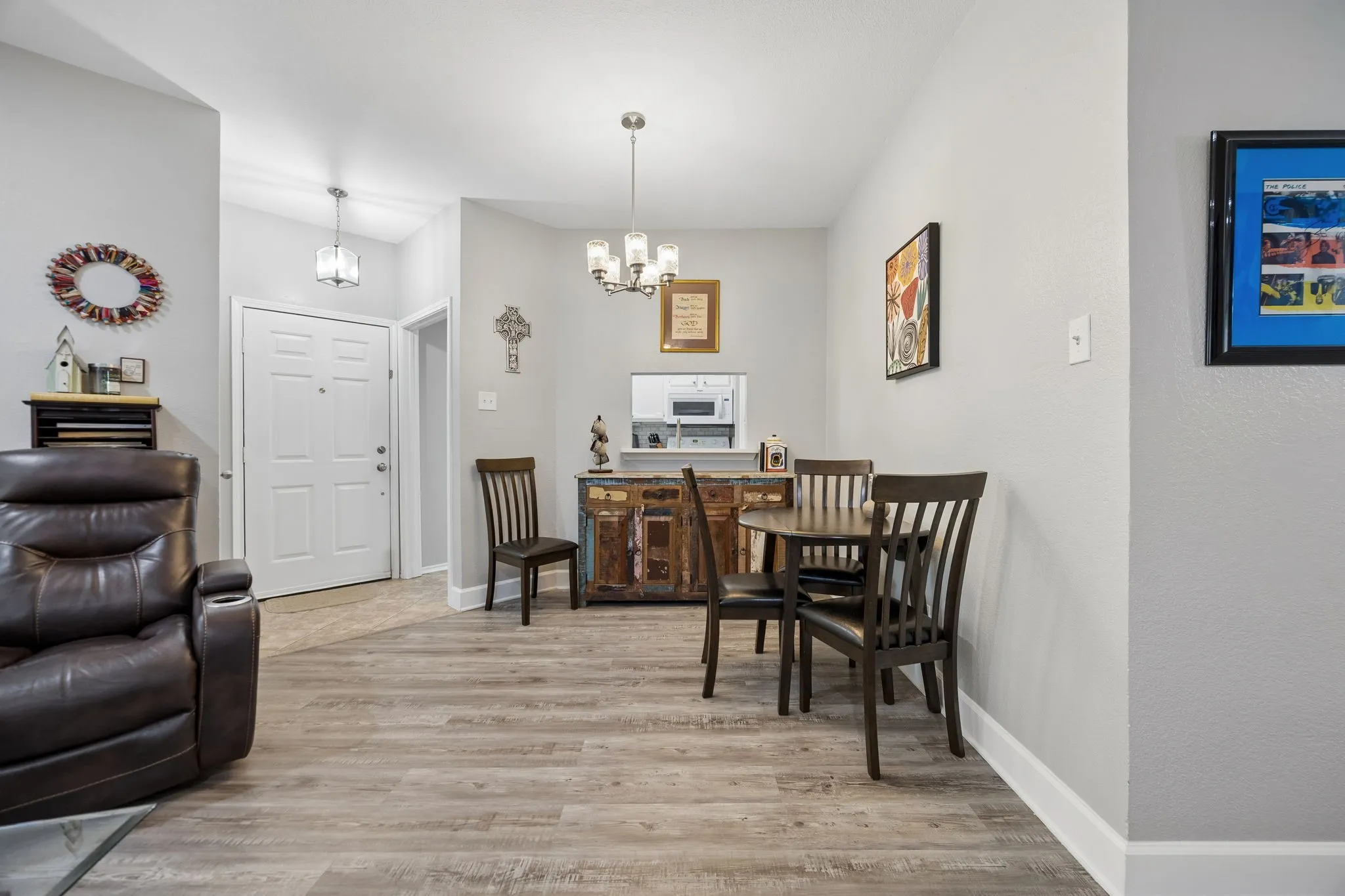 Condominium For Sale in Collin County , 3101 Townbluff Drive 612, Plano, Texas 75075, 2 Bedroom, 2 Bathroom, 1 Garage spaces, 1,028 Sqft, built in 1982, mls#21391716, Real Estate Agent in Plano, Homes For Sale in Collin county, Homes For Sale in Plano, Realtor in Plano Texas, Real Estate Brokerage Independent Realty Texas, Luminita Cordes Realtor