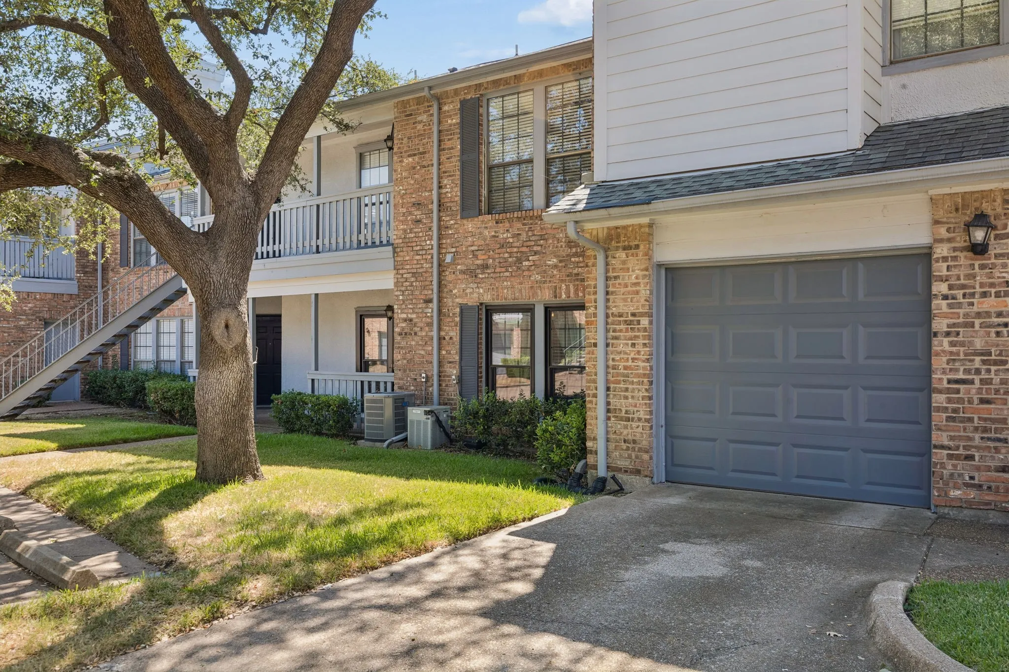 Condominium For Sale in Collin County , 3101 Townbluff Drive 612, Plano, Texas 75075, 2 Bedroom, 2 Bathroom, 1 Garage spaces, 1,028 Sqft, built in 1982, mls#21391716, Real Estate Agent in Plano, Homes For Sale in Collin county, Homes For Sale in Plano, Realtor in Plano Texas, Real Estate Brokerage Independent Realty Texas, Luminita Cordes Realtor