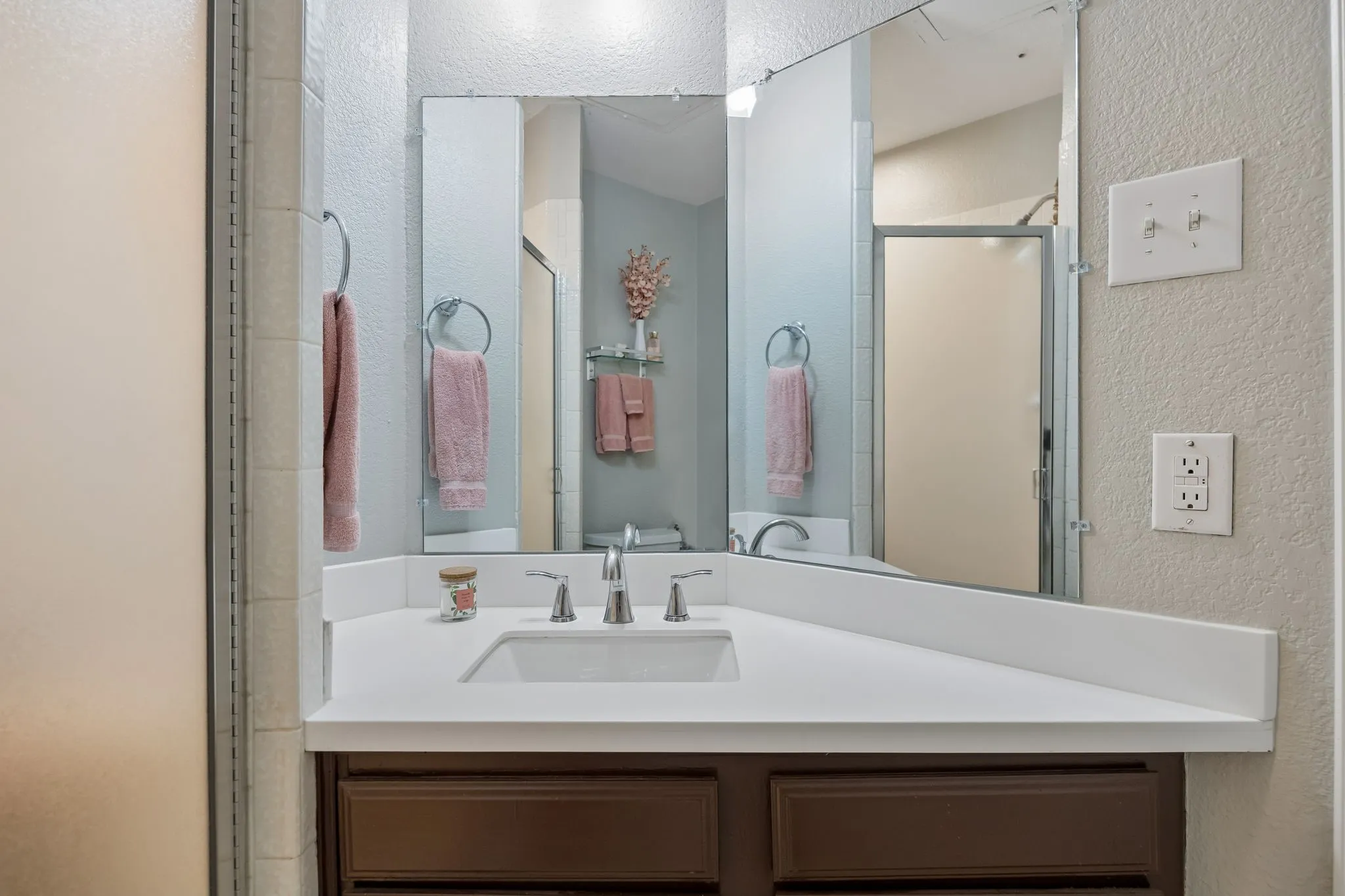 Condominium For Sale in Collin County , 3101 Townbluff Drive 612, Plano, Texas 75075, 2 Bedroom, 2 Bathroom, 1 Garage spaces, 1,028 Sqft, built in 1982, mls#21391716, Real Estate Agent in Plano, Homes For Sale in Collin county, Homes For Sale in Plano, Realtor in Plano Texas, Real Estate Brokerage Independent Realty Texas, Luminita Cordes Realtor
