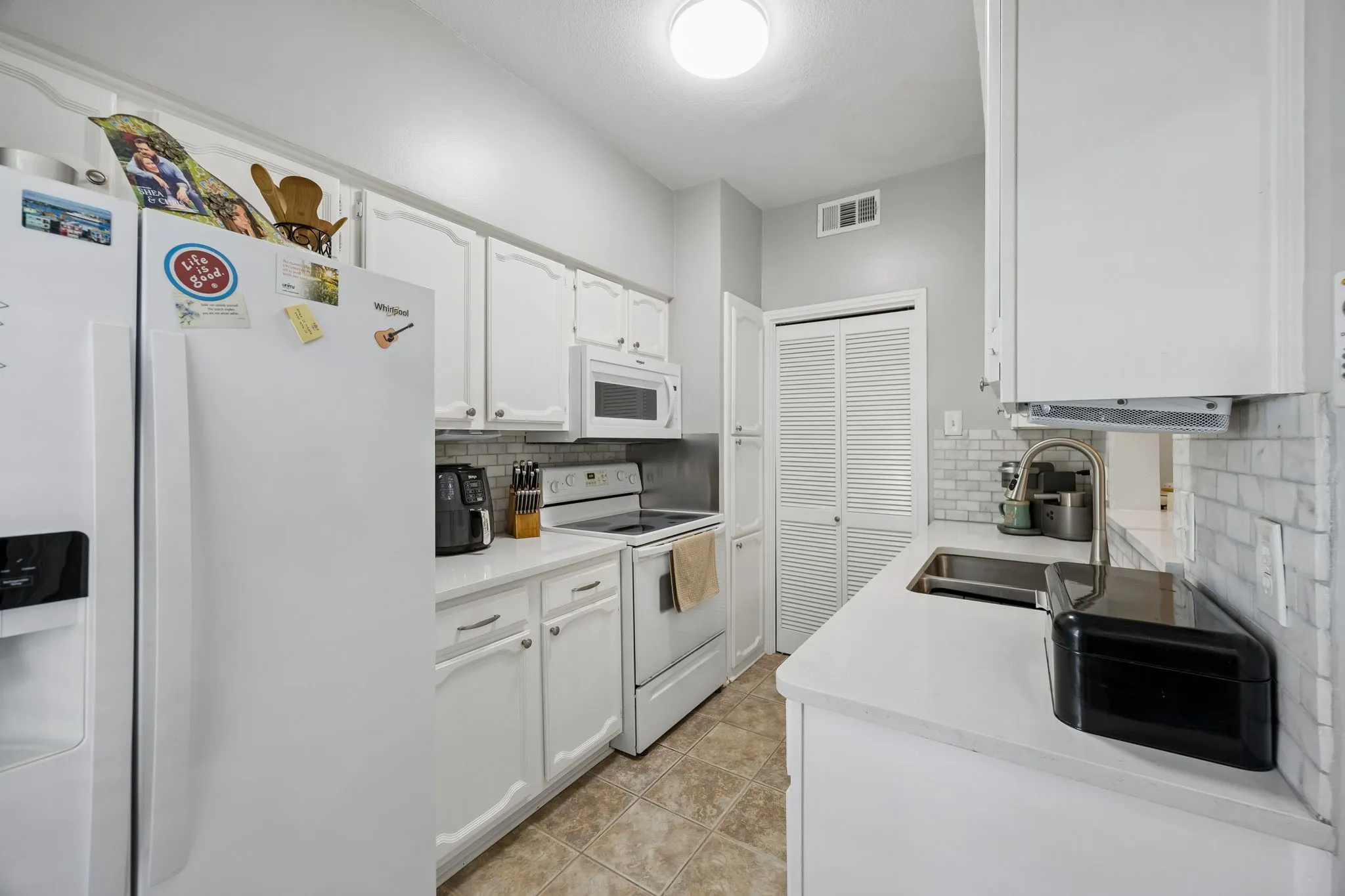 Condominium For Sale in Collin County , 3101 Townbluff Drive 612, Plano, Texas 75075, 2 Bedroom, 2 Bathroom, 1 Garage spaces, 1,028 Sqft, built in 1982, mls#21391716, Real Estate Agent in Plano, Homes For Sale in Collin county, Homes For Sale in Plano, Realtor in Plano Texas, Real Estate Brokerage Independent Realty Texas, Luminita Cordes Realtor