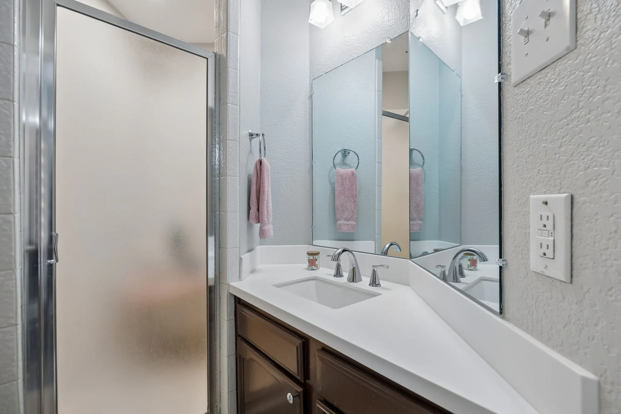 Condominium For Sale in Collin County , 3101 Townbluff Drive 612, Plano, Texas 75075, 2 Bedroom, 2 Bathroom, 1 Garage spaces, 1,028 Sqft, built in 1982, mls#21391716, Real Estate Agent in Plano, Homes For Sale in Collin county, Homes For Sale in Plano, Realtor in Plano Texas, Real Estate Brokerage Independent Realty Texas, Luminita Cordes Realtor