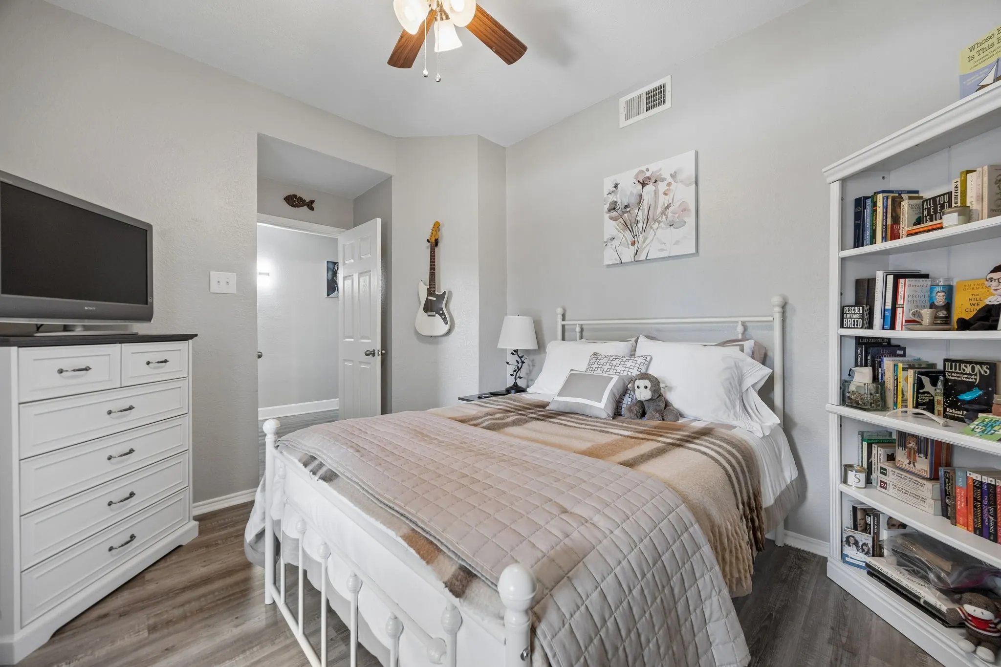 Condominium For Sale in Collin County , 3101 Townbluff Drive 612, Plano, Texas 75075, 2 Bedroom, 2 Bathroom, 1 Garage spaces, 1,028 Sqft, built in 1982, mls#21391716, Real Estate Agent in Plano, Homes For Sale in Collin county, Homes For Sale in Plano, Realtor in Plano Texas, Real Estate Brokerage Independent Realty Texas, Luminita Cordes Realtor