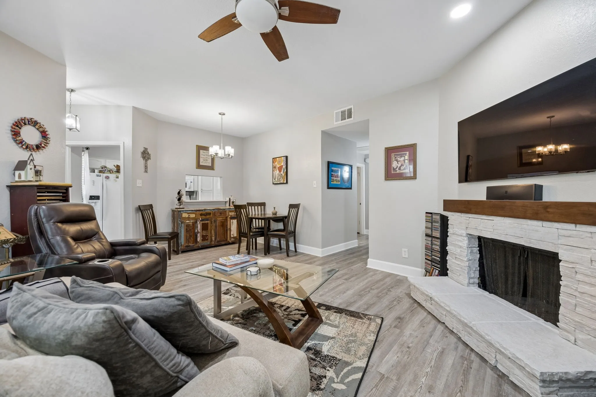 Condominium For Sale in Collin County , 3101 Townbluff Drive 612, Plano, Texas 75075, 2 Bedroom, 2 Bathroom, 1 Garage spaces, 1,028 Sqft, built in 1982, mls#21391716, Real Estate Agent in Plano, Homes For Sale in Collin county, Homes For Sale in Plano, Realtor in Plano Texas, Real Estate Brokerage Independent Realty Texas, Luminita Cordes Realtor