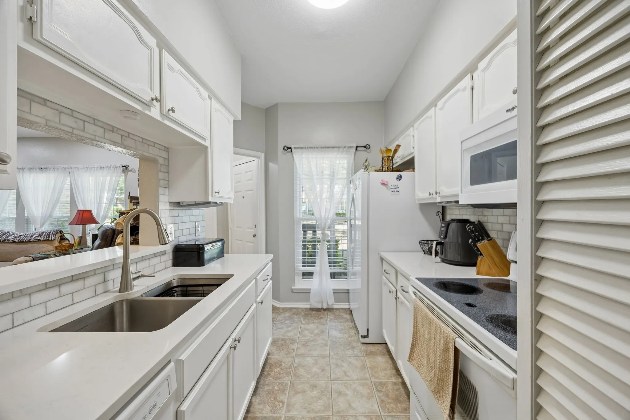 Condominium For Sale in Collin County , 3101 Townbluff Drive 612, Plano, Texas 75075, 2 Bedroom, 2 Bathroom, 1 Garage spaces, 1,028 Sqft, built in 1982, mls#21391716, Real Estate Agent in Plano, Homes For Sale in Collin county, Homes For Sale in Plano, Realtor in Plano Texas, Real Estate Brokerage Independent Realty Texas, Luminita Cordes Realtor