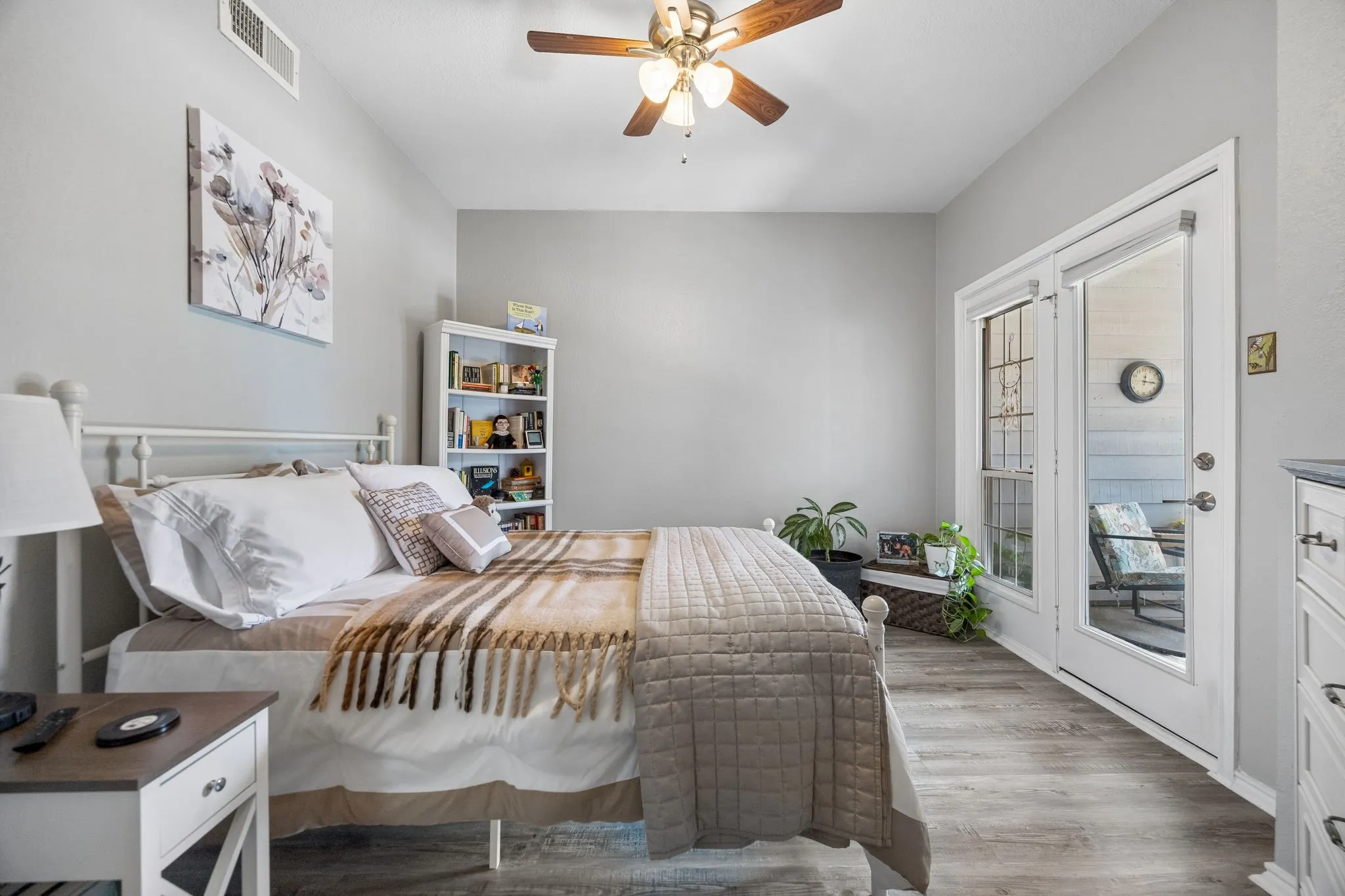 Condominium For Sale in Collin County , 3101 Townbluff Drive 612, Plano, Texas 75075, 2 Bedroom, 2 Bathroom, 1 Garage spaces, 1,028 Sqft, built in 1982, mls#21391716, Real Estate Agent in Plano, Homes For Sale in Collin county, Homes For Sale in Plano, Realtor in Plano Texas, Real Estate Brokerage Independent Realty Texas, Luminita Cordes Realtor