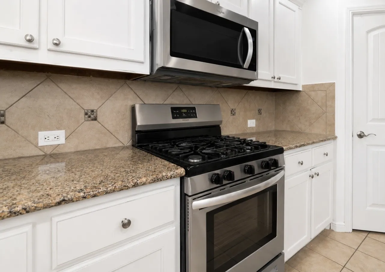 Single Family Residence For Sale in Denton County , 320 Grassland Drive, Denton, Texas 76210, 4 Bedroom, 2 Bathroom, 2 Garage spaces, 1,656 Sqft, built in 2018, mls#21414381, Real Estate Agent in Denton, Homes For Sale in Denton county, Homes For Sale in Denton, Realtor in Denton Texas, Real Estate Brokerage Independent Realty Texas, Luminita Cordes Realtor
