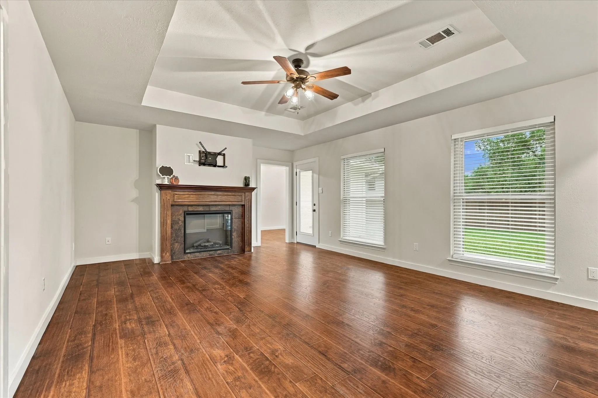 Single Family Residence For Sale in Denton County , 5216 Gaelic Court, Denton, Texas 76208, 3 Bedroom, 2 Bathroom, 2 Garage spaces, 1,396 Sqft, built in 1987, mls#21412003, Real Estate Agent in Denton, Homes For Sale in Denton county, Homes For Sale in Denton, Realtor in Denton Texas, Real Estate Brokerage Independent Realty Texas, Luminita Cordes Realtor