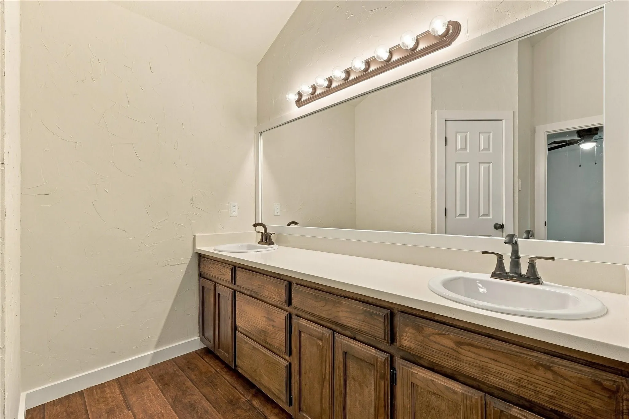 Single Family Residence For Sale in Denton County , 5216 Gaelic Court, Denton, Texas 76208, 3 Bedroom, 2 Bathroom, 2 Garage spaces, 1,396 Sqft, built in 1987, mls#21412003, Real Estate Agent in Denton, Homes For Sale in Denton county, Homes For Sale in Denton, Realtor in Denton Texas, Real Estate Brokerage Independent Realty Texas, Luminita Cordes Realtor