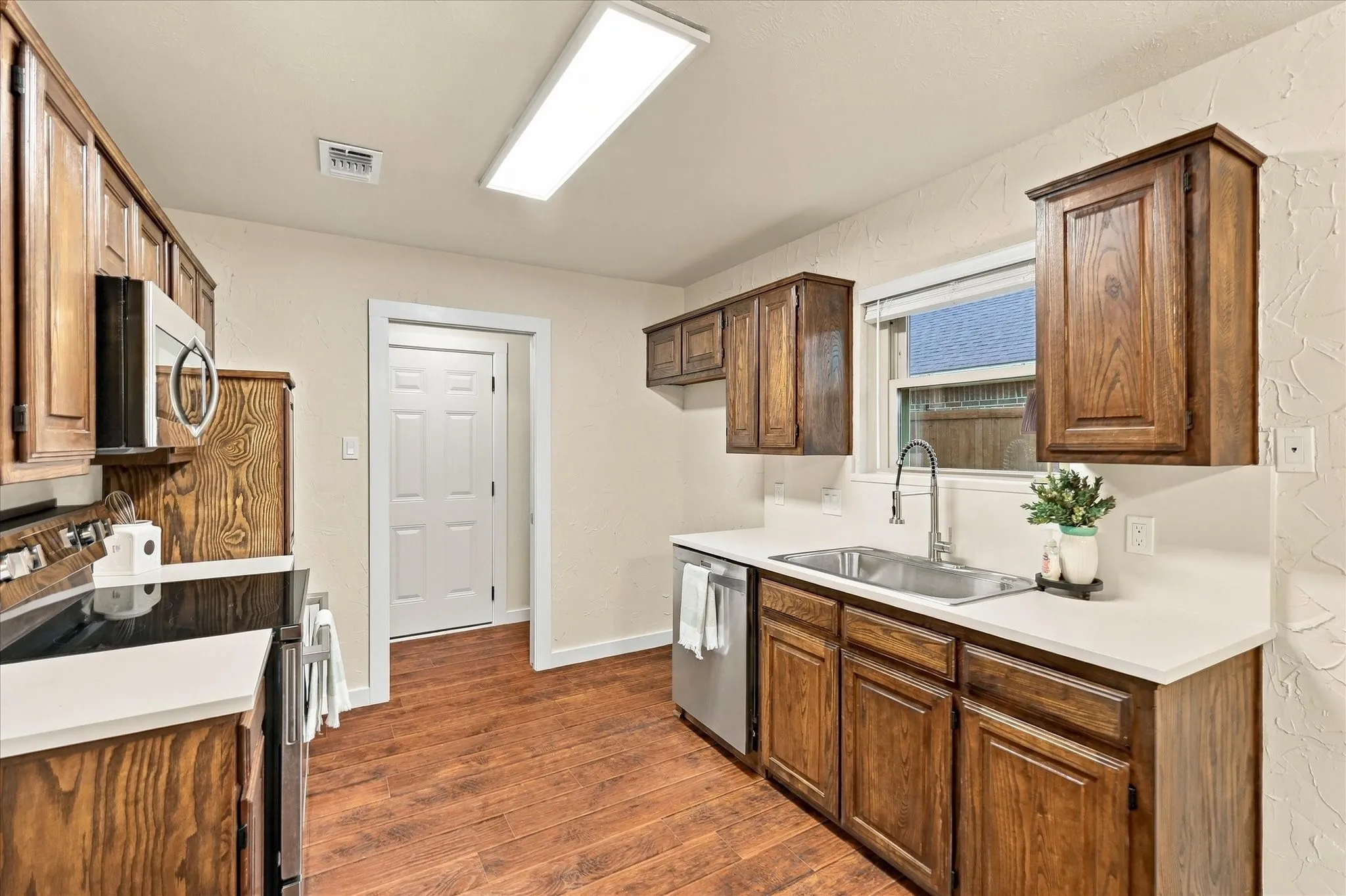 Single Family Residence For Sale in Denton County , 5216 Gaelic Court, Denton, Texas 76208, 3 Bedroom, 2 Bathroom, 2 Garage spaces, 1,396 Sqft, built in 1987, mls#21412003, Real Estate Agent in Denton, Homes For Sale in Denton county, Homes For Sale in Denton, Realtor in Denton Texas, Real Estate Brokerage Independent Realty Texas, Luminita Cordes Realtor