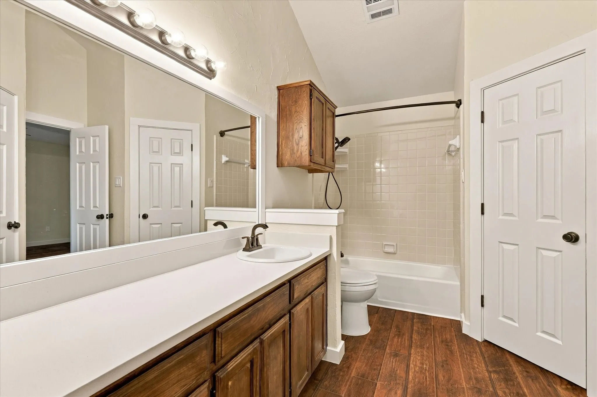 Single Family Residence For Sale in Denton County , 5216 Gaelic Court, Denton, Texas 76208, 3 Bedroom, 2 Bathroom, 2 Garage spaces, 1,396 Sqft, built in 1987, mls#21412003, Real Estate Agent in Denton, Homes For Sale in Denton county, Homes For Sale in Denton, Realtor in Denton Texas, Real Estate Brokerage Independent Realty Texas, Luminita Cordes Realtor