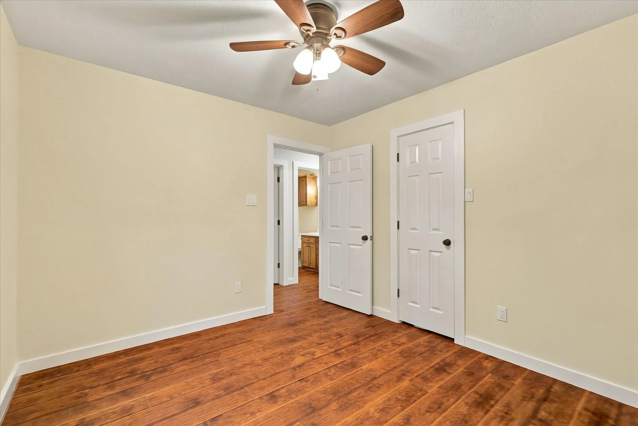 Single Family Residence For Sale in Denton County , 5216 Gaelic Court, Denton, Texas 76208, 3 Bedroom, 2 Bathroom, 2 Garage spaces, 1,396 Sqft, built in 1987, mls#21412003, Real Estate Agent in Denton, Homes For Sale in Denton county, Homes For Sale in Denton, Realtor in Denton Texas, Real Estate Brokerage Independent Realty Texas, Luminita Cordes Realtor